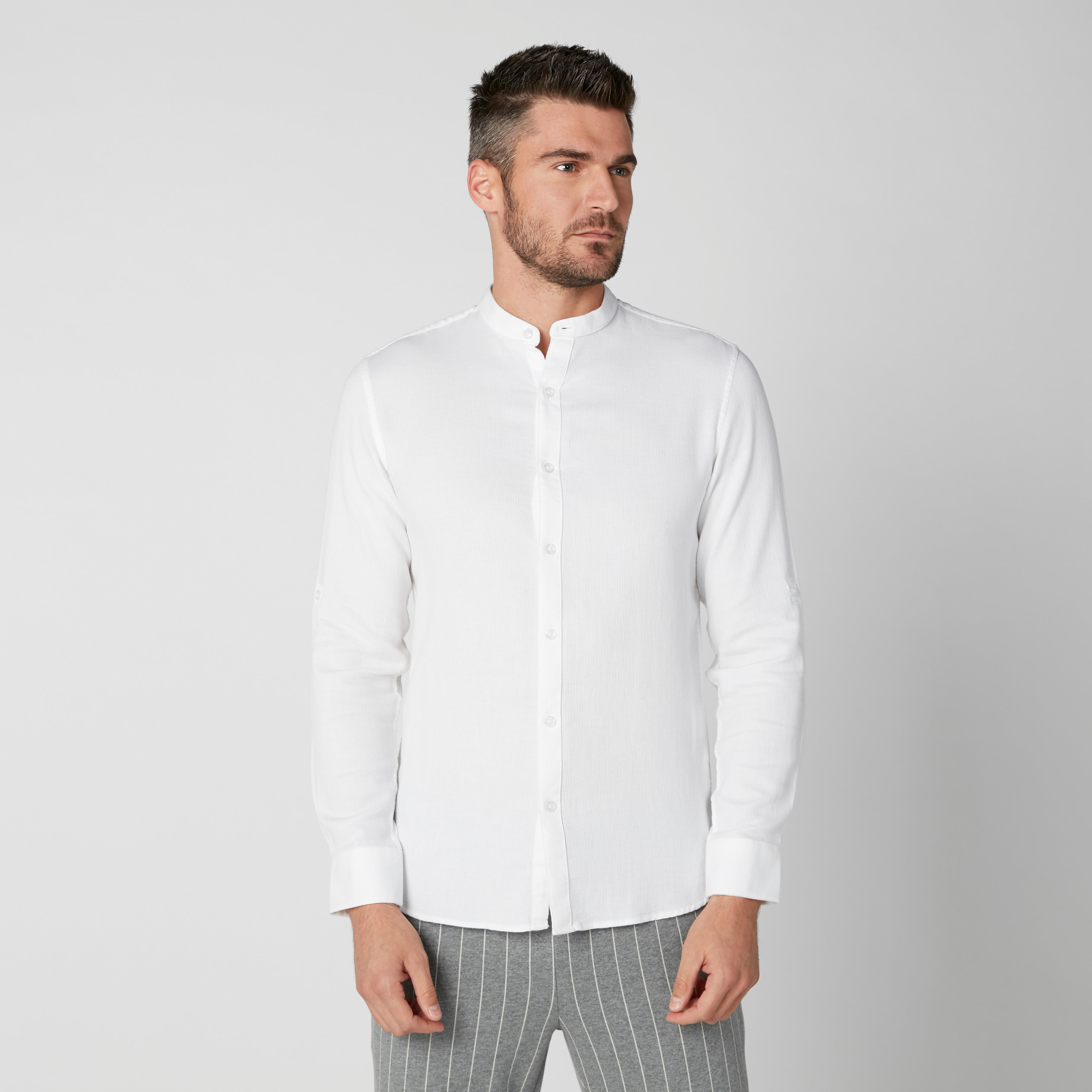 قميص بأكمام طويلة وياقة ماندارين وأزرار-men-clothing-shirts-image-3