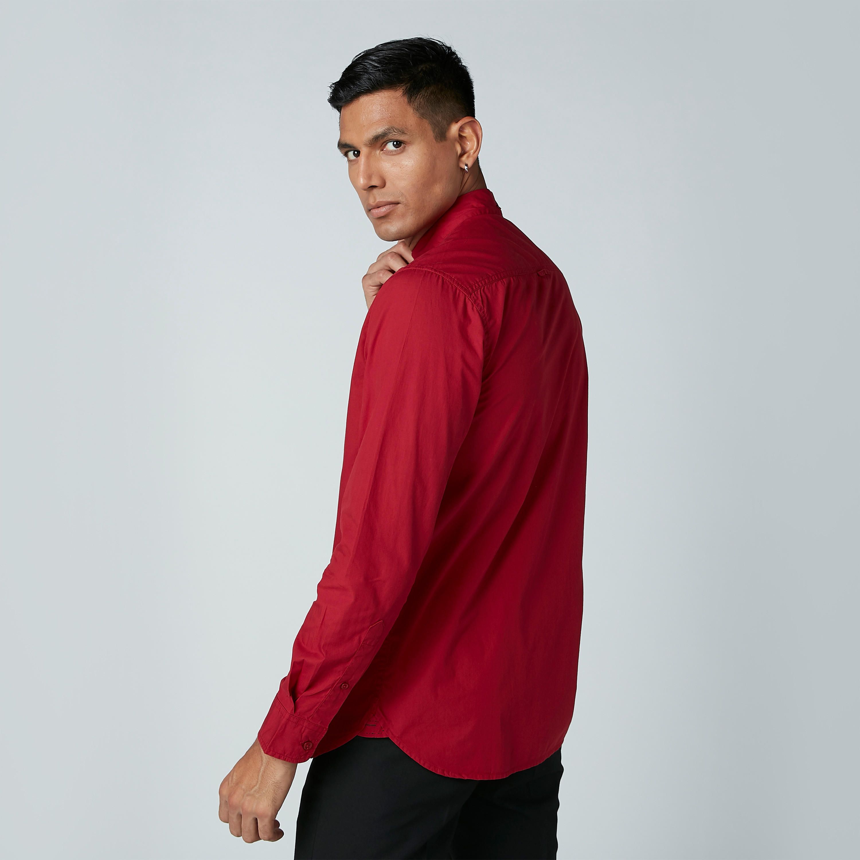 قميص سادة بأكمام طويلة وأزرار-men-clothing-shirts-image-3