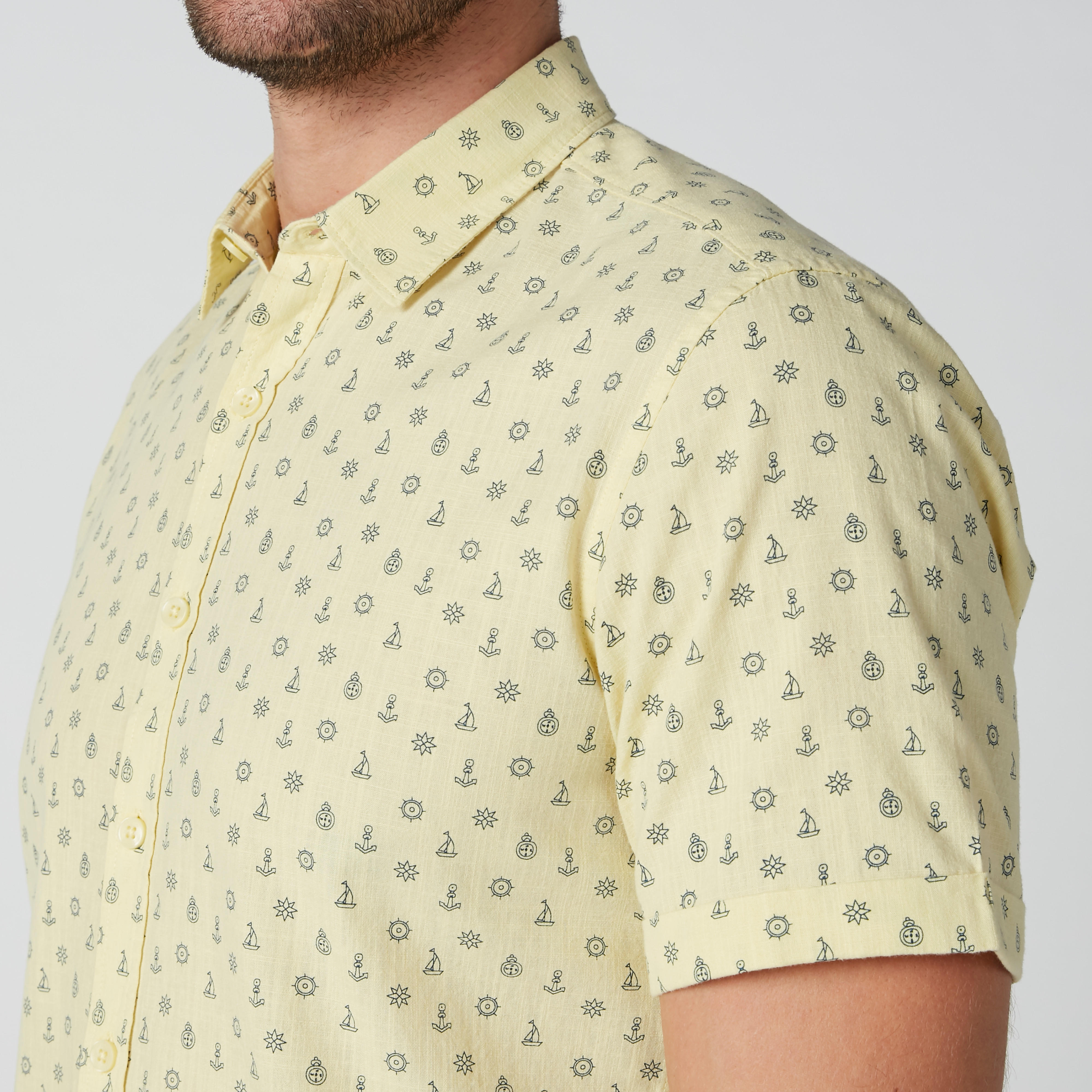 قميص بأكمام قصيرة وأزرار وطبعات-men-clothing-shirts-image-1