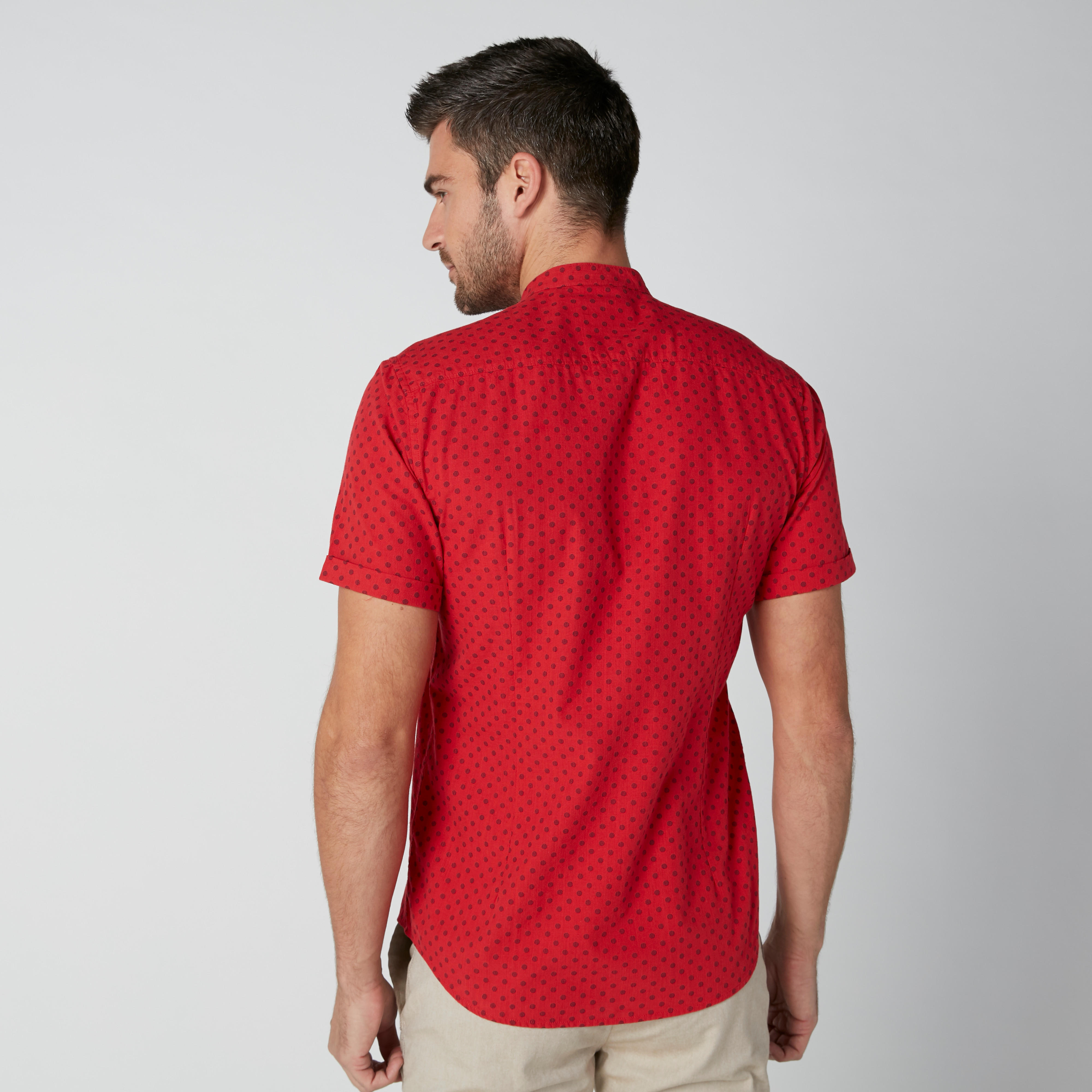 قميص بياقة ماندارين وأكمام قصيرة وطبعات منقطّة-men-clothing-shirts-image-3
