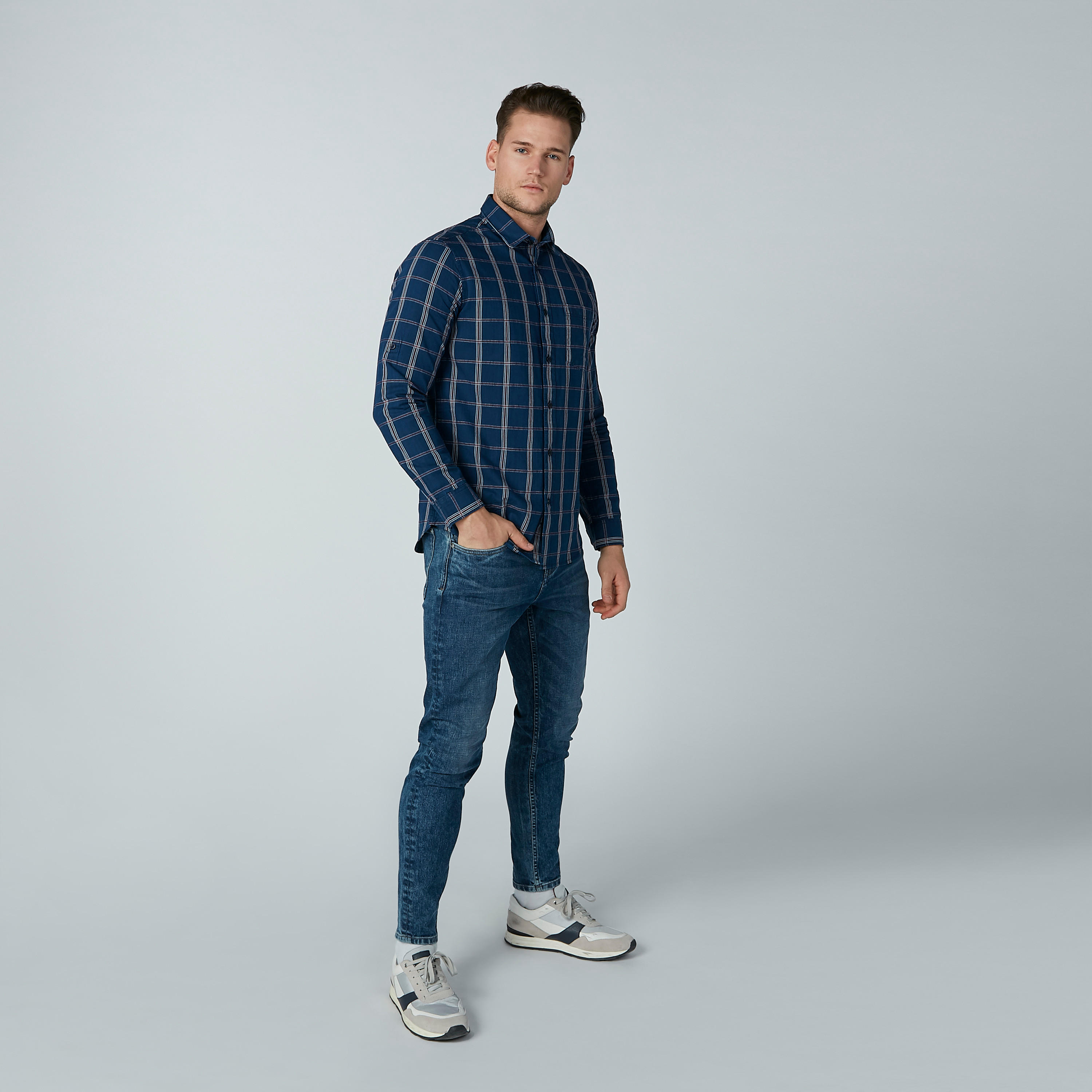 قميص كاروهات بأكمام طويلة وجيب على الصدر-men-clothing-shirts-image-1