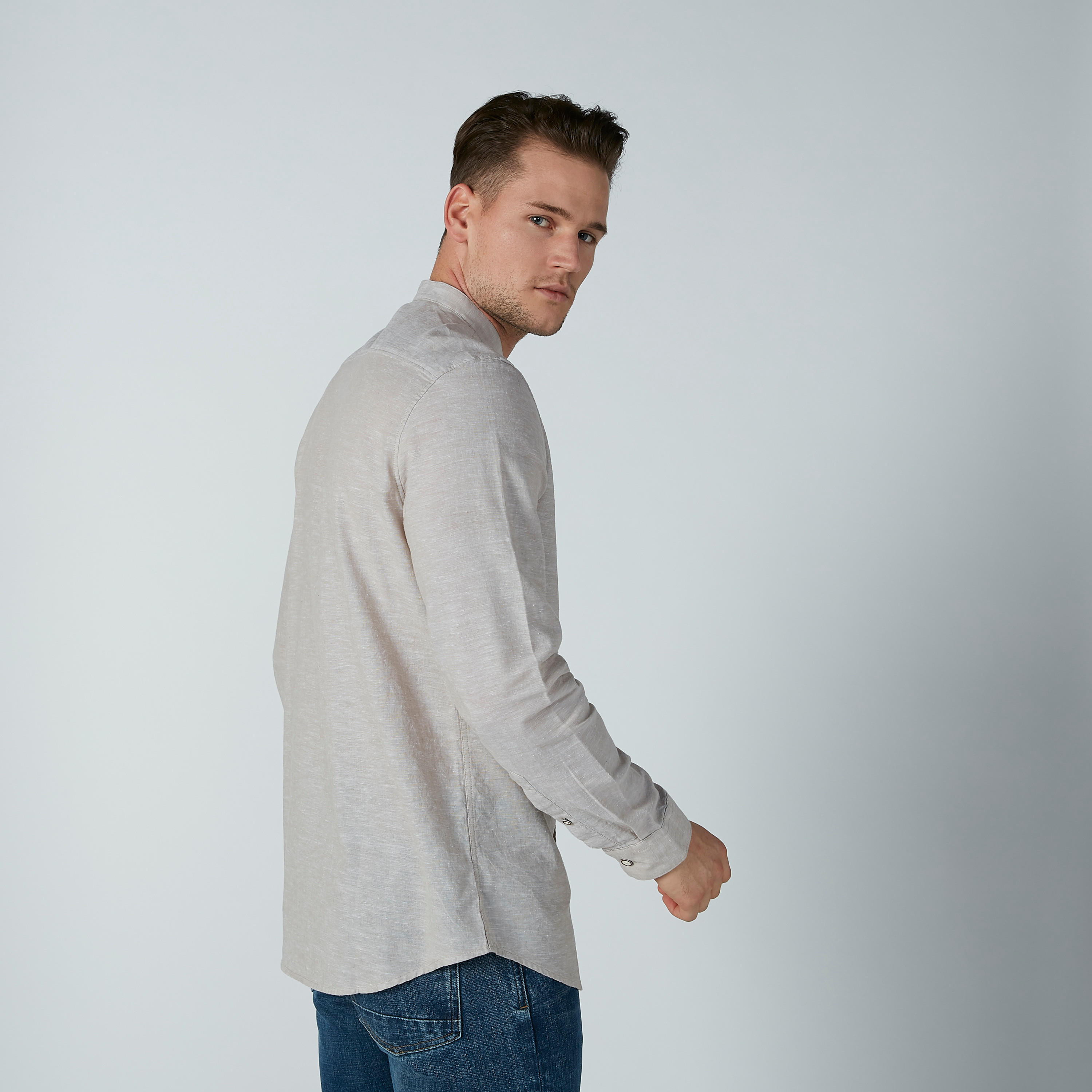 قميص بياقة ماندارين وأكمام طويلة-men-clothing-shirts-image-3