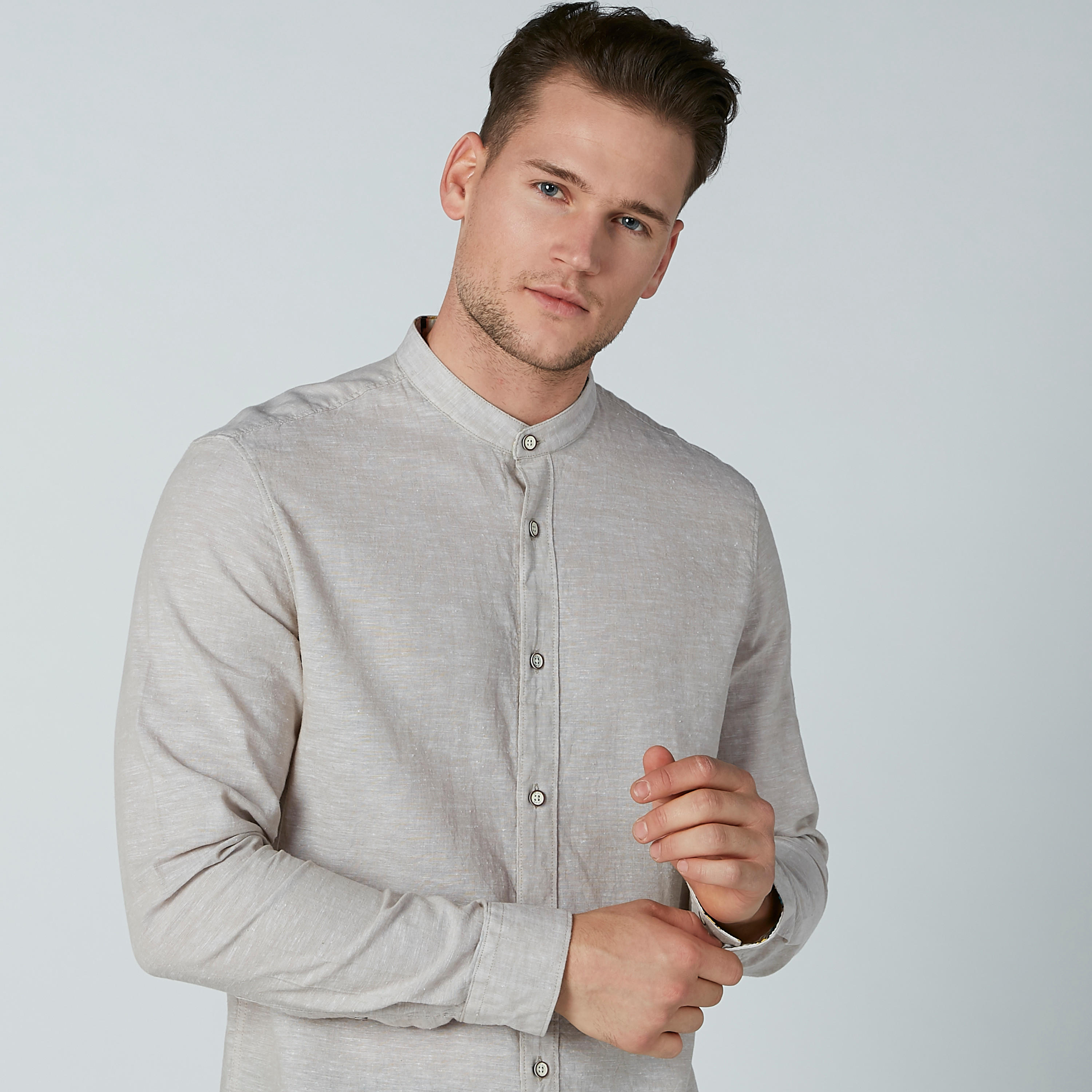 قميص بياقة ماندارين وأكمام طويلة-men-clothing-shirts-image-4