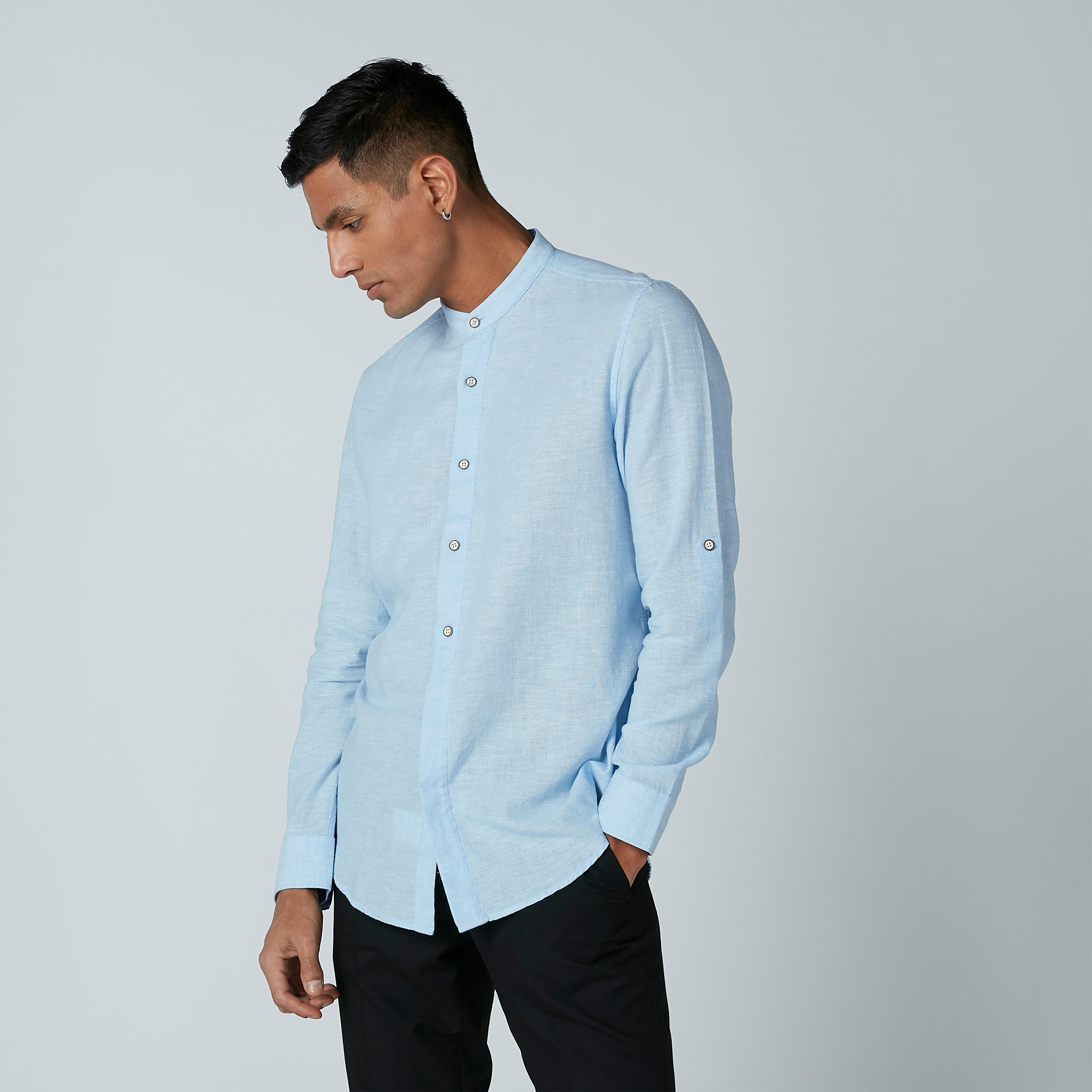 قميص سادة بياقة ماندارين وأكمام طويلة-men-clothing-shirts-image-1