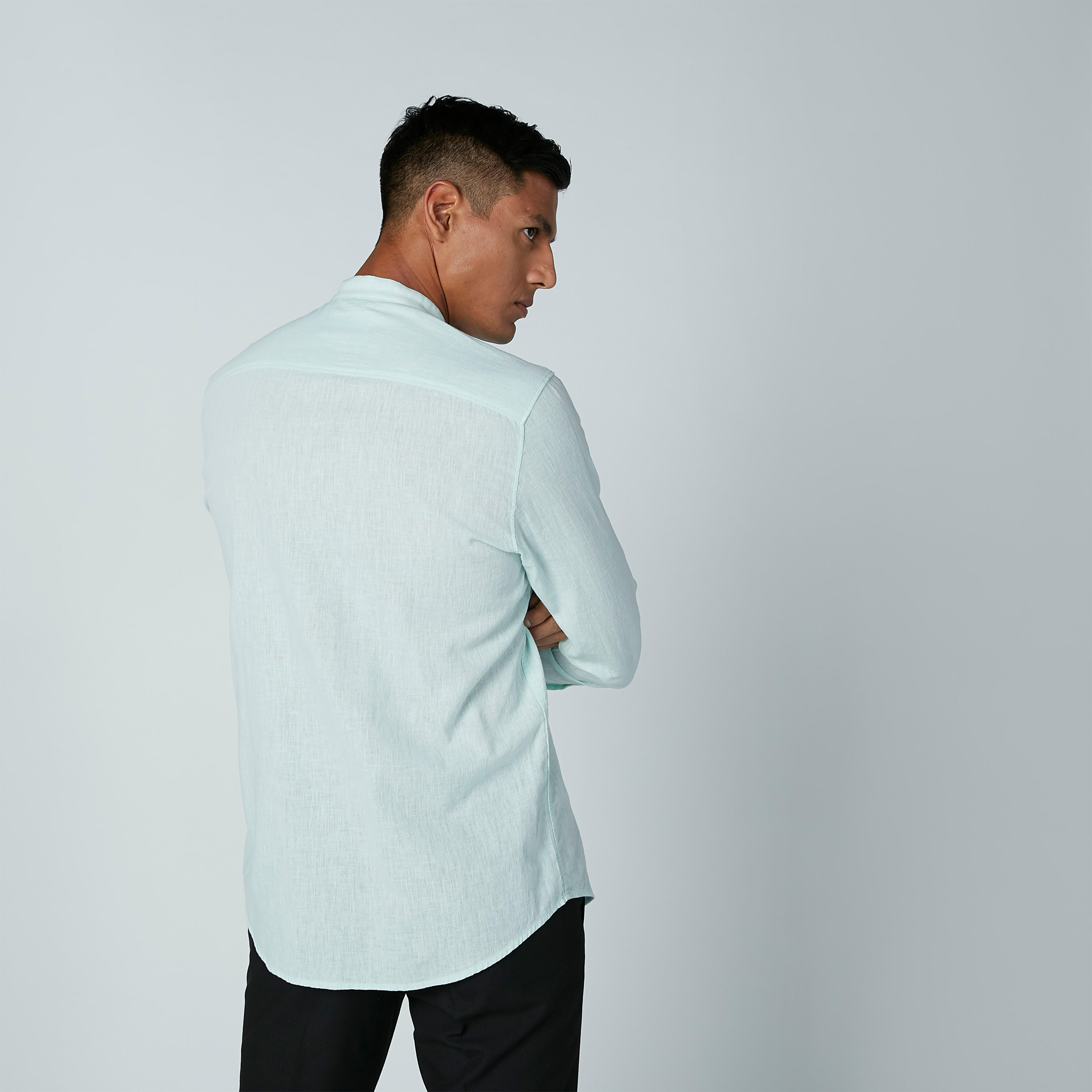 قميص سادة بياقة ماندارين وأكمام طويلة-men-clothing-shirts-image-3