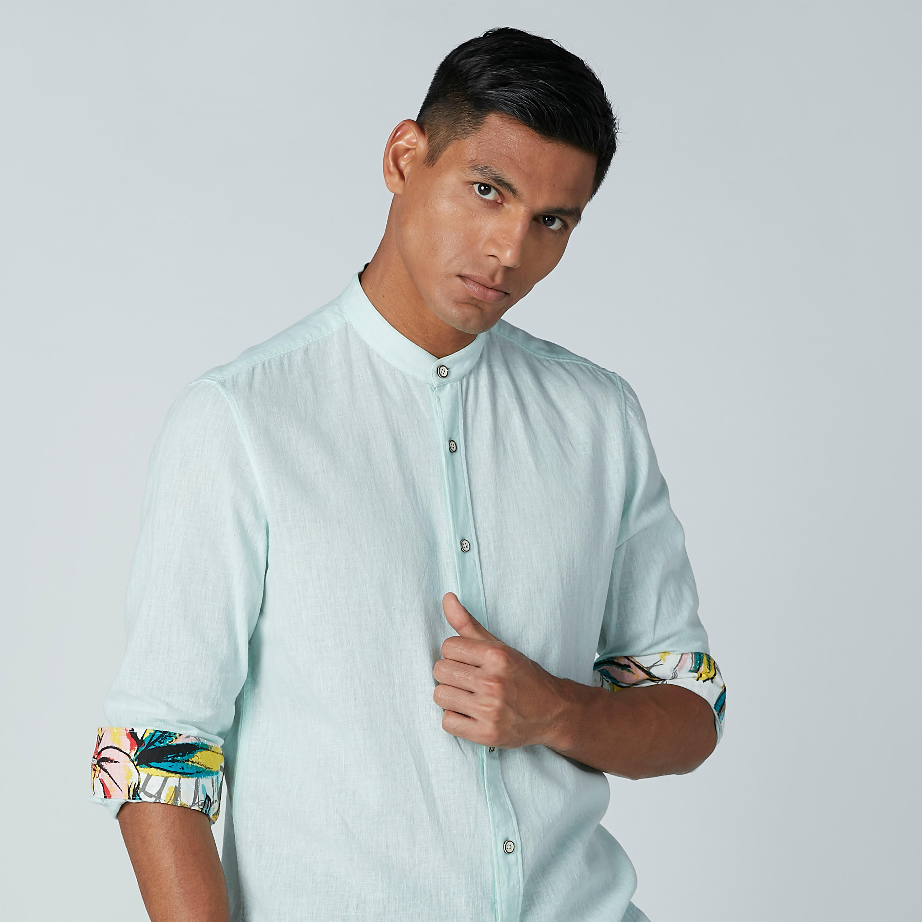 قميص سادة بياقة ماندارين وأكمام طويلة-men-clothing-shirts-image-4
