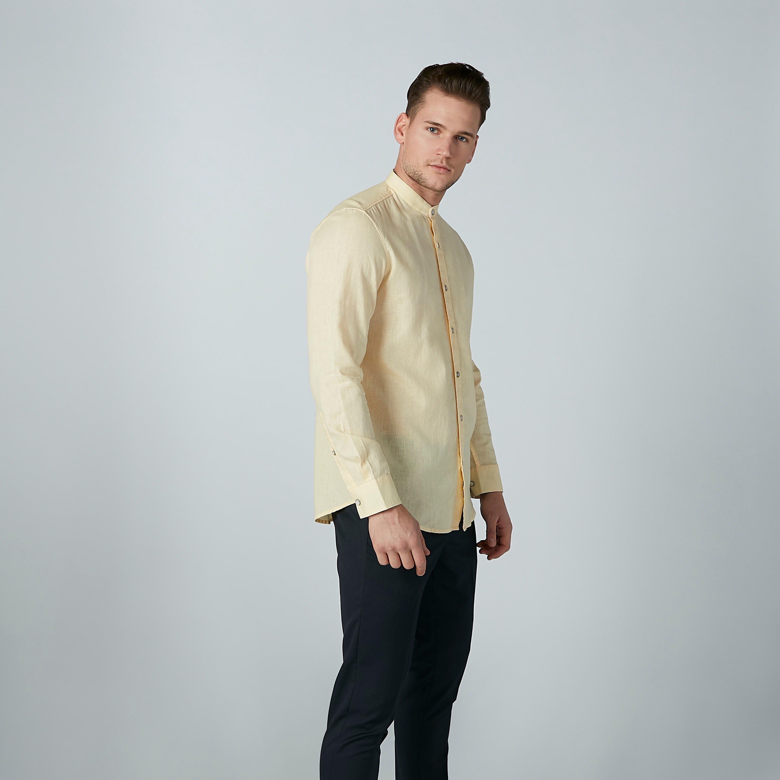 قميص سادة بياقة ماندارين وأكمام طويلة-men-clothing-shirts-image-2