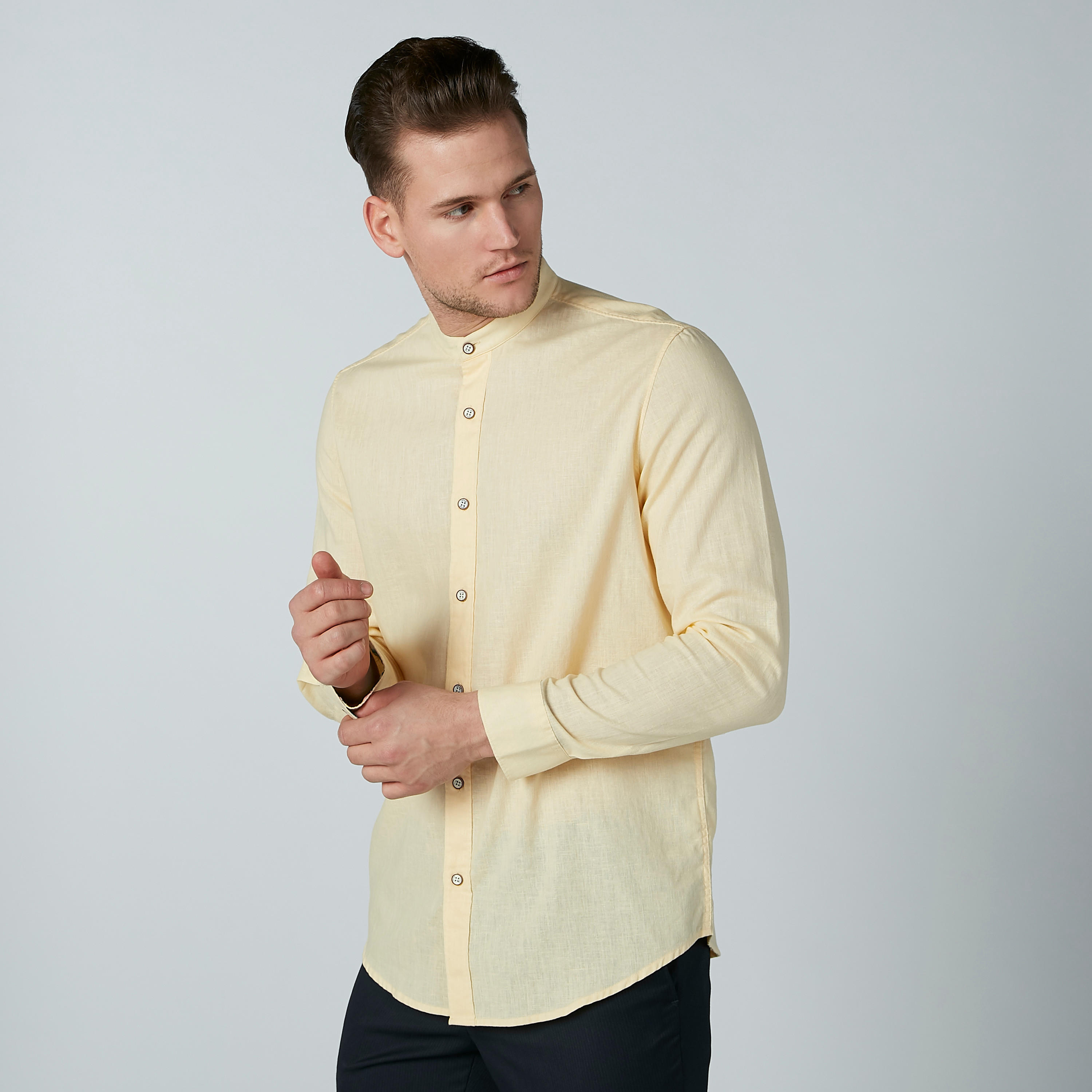 قميص سادة بياقة ماندارين وأكمام طويلة-men-clothing-shirts-image-3