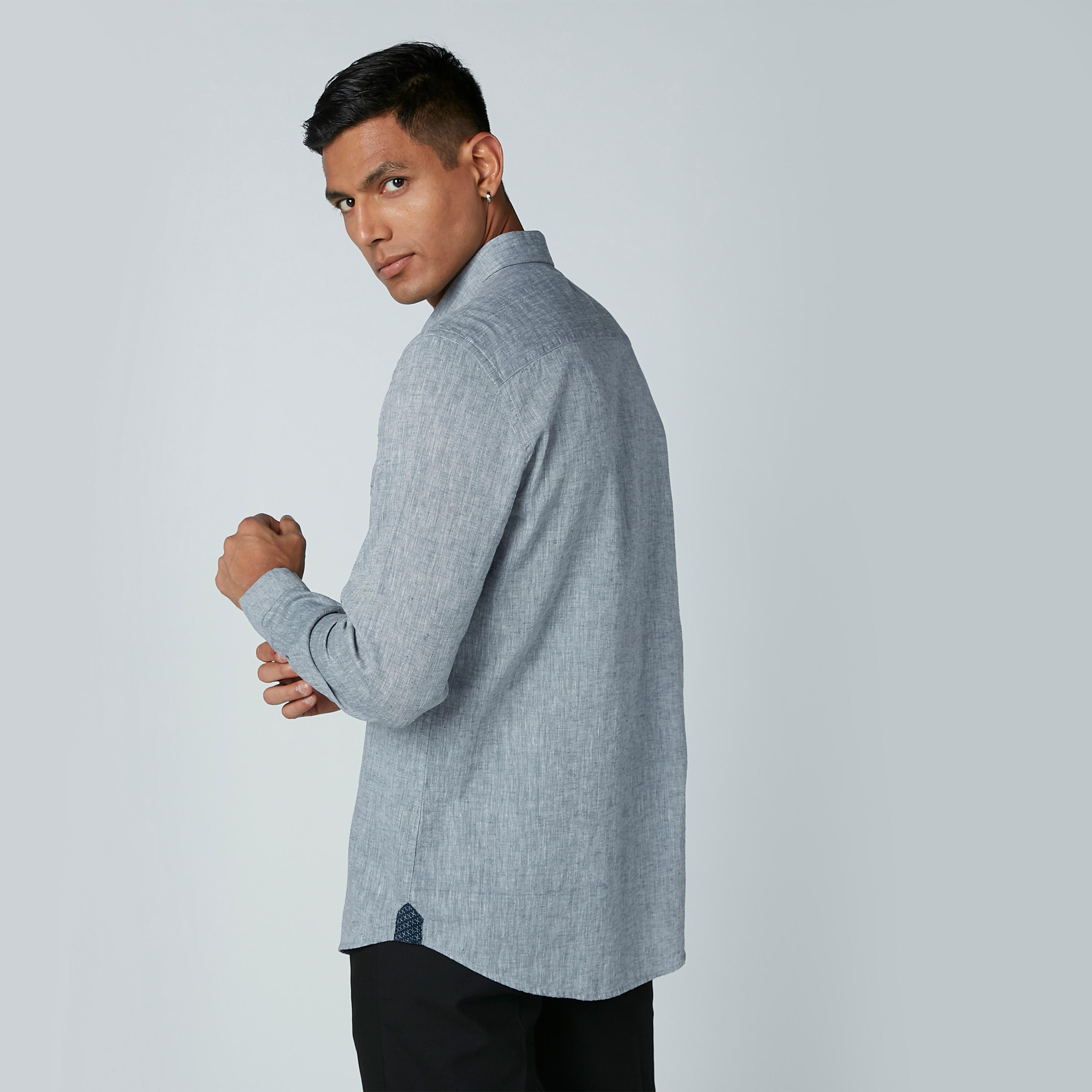 قميص بأكمام طويلة وجيوب بطيّة-men-clothing-shirts-image-3