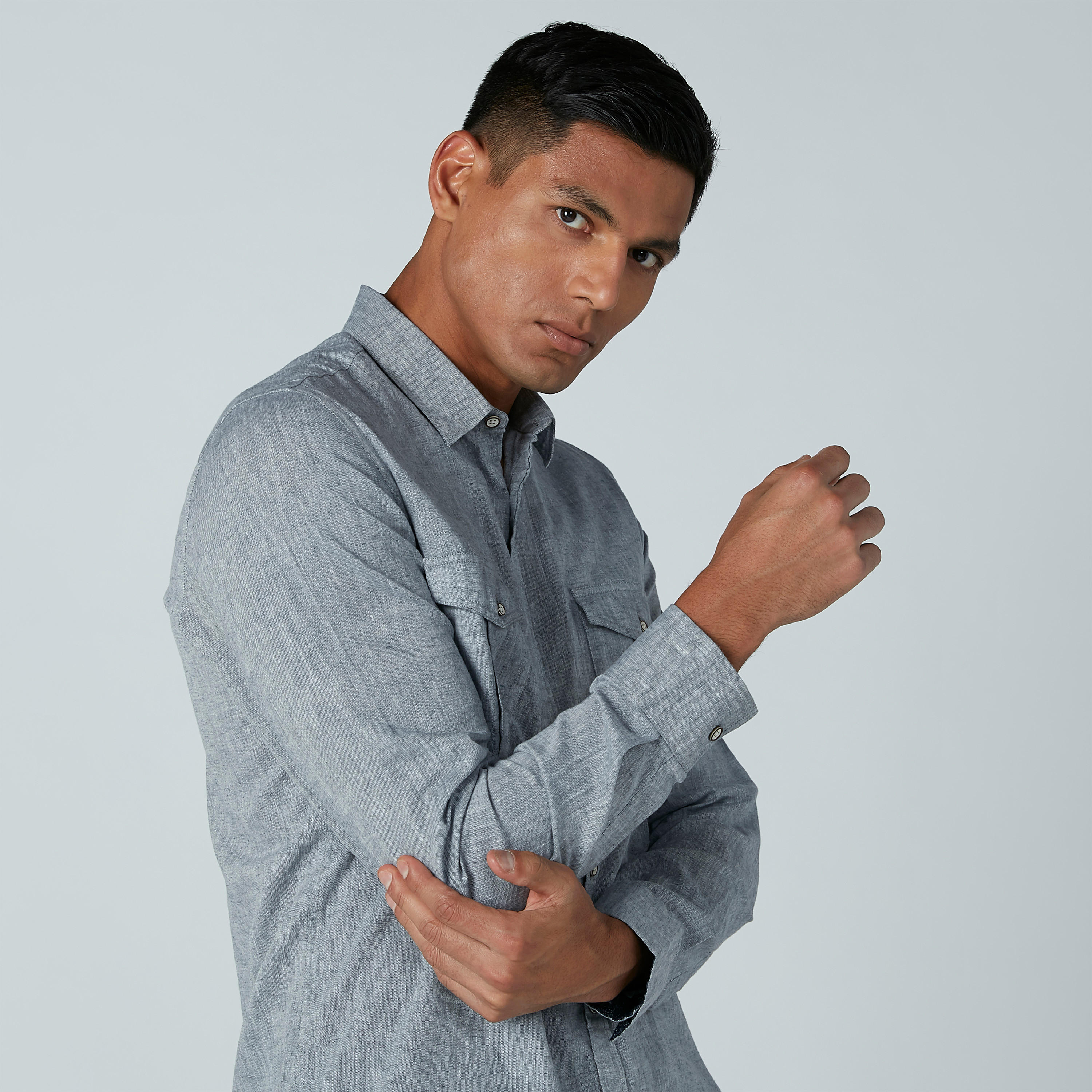 قميص بأكمام طويلة وجيوب بطيّة-men-clothing-shirts-image-4