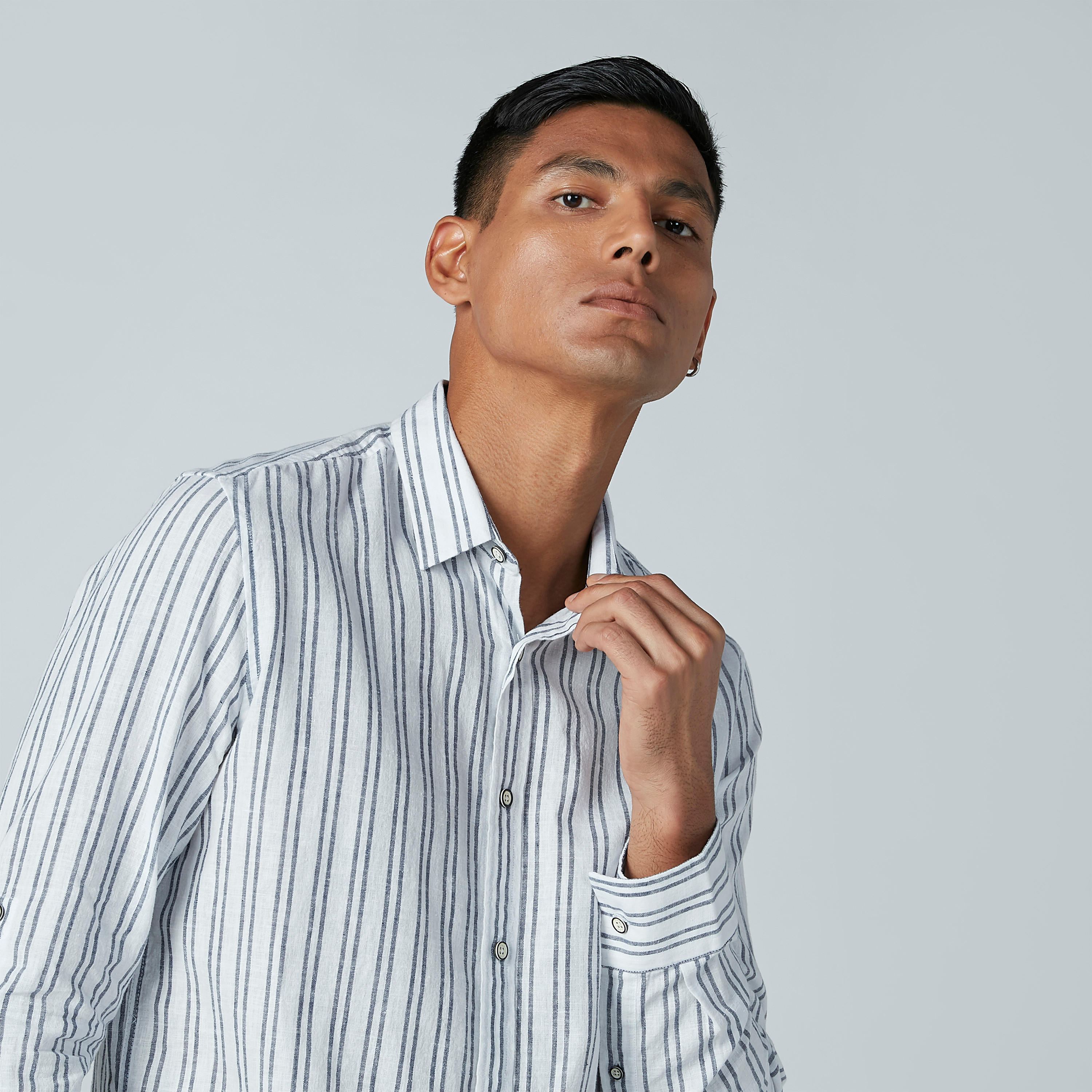 قميص رسمي مقلّم بأكمام طويلة وياقة واسعة-men-clothing-shirts-image-2