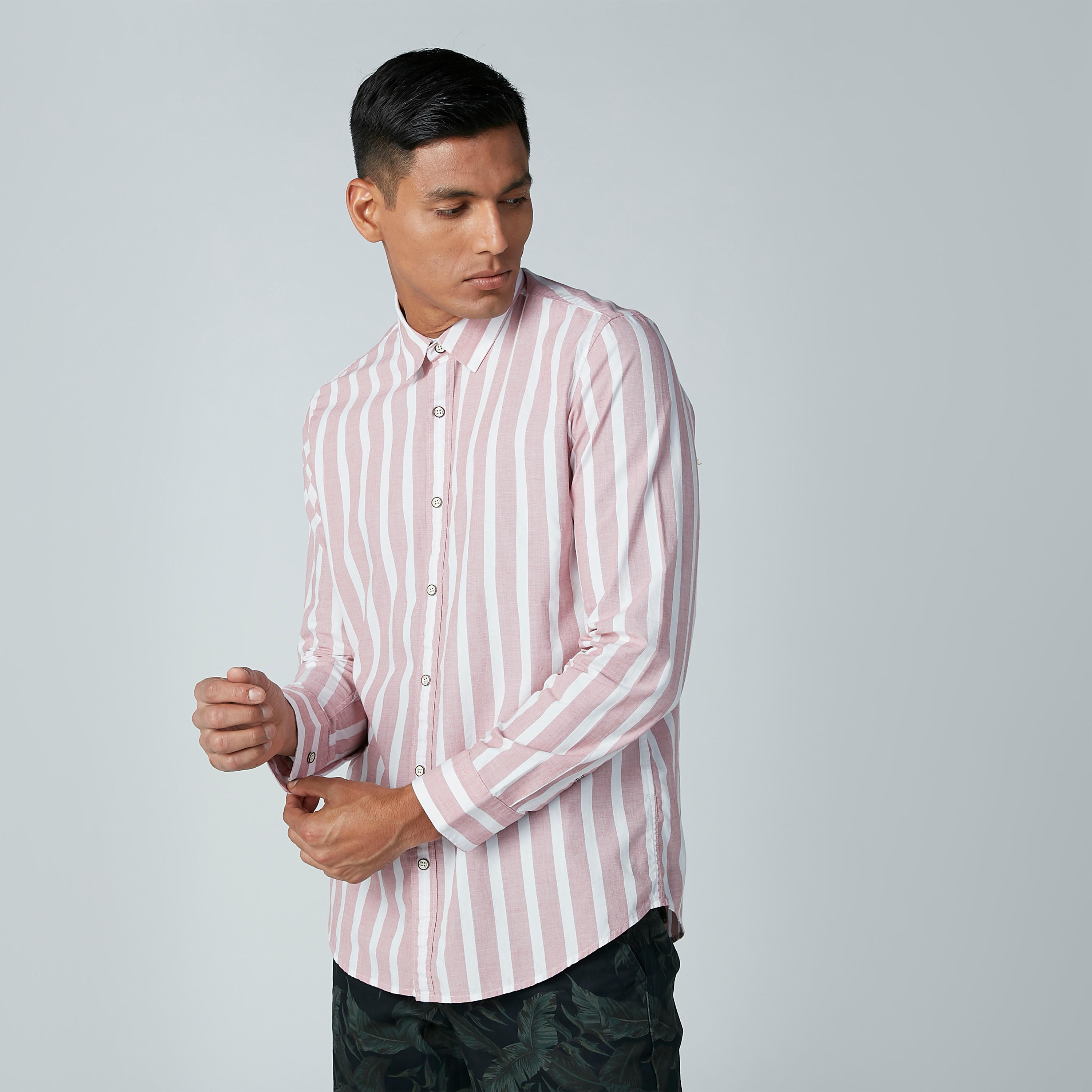 قميص رسمي مقلّم بأزرار-men-clothing-shirts-image-3