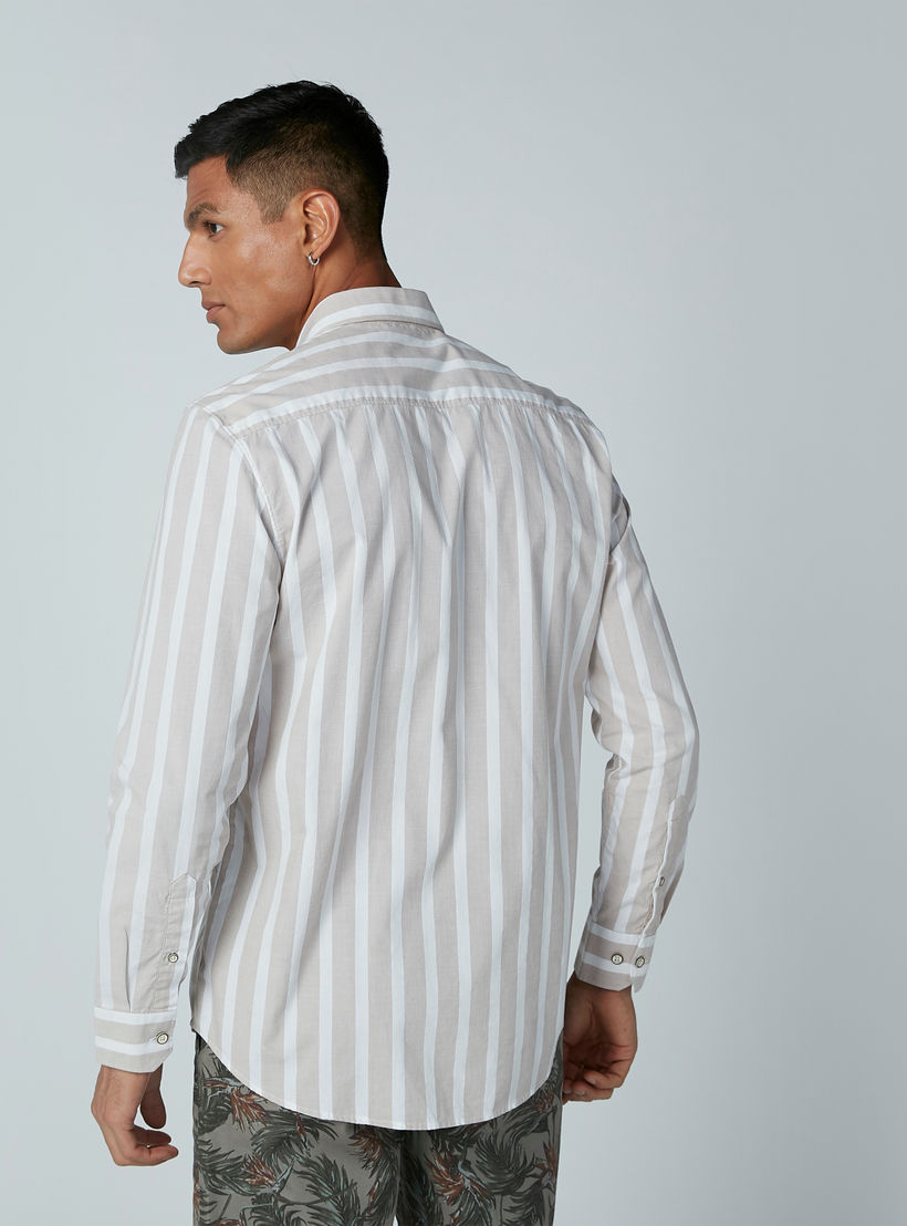 قميص كاجوال مقلّم بأكمام طويلة وياقة واسعة-men-clothing-shirts-image-4