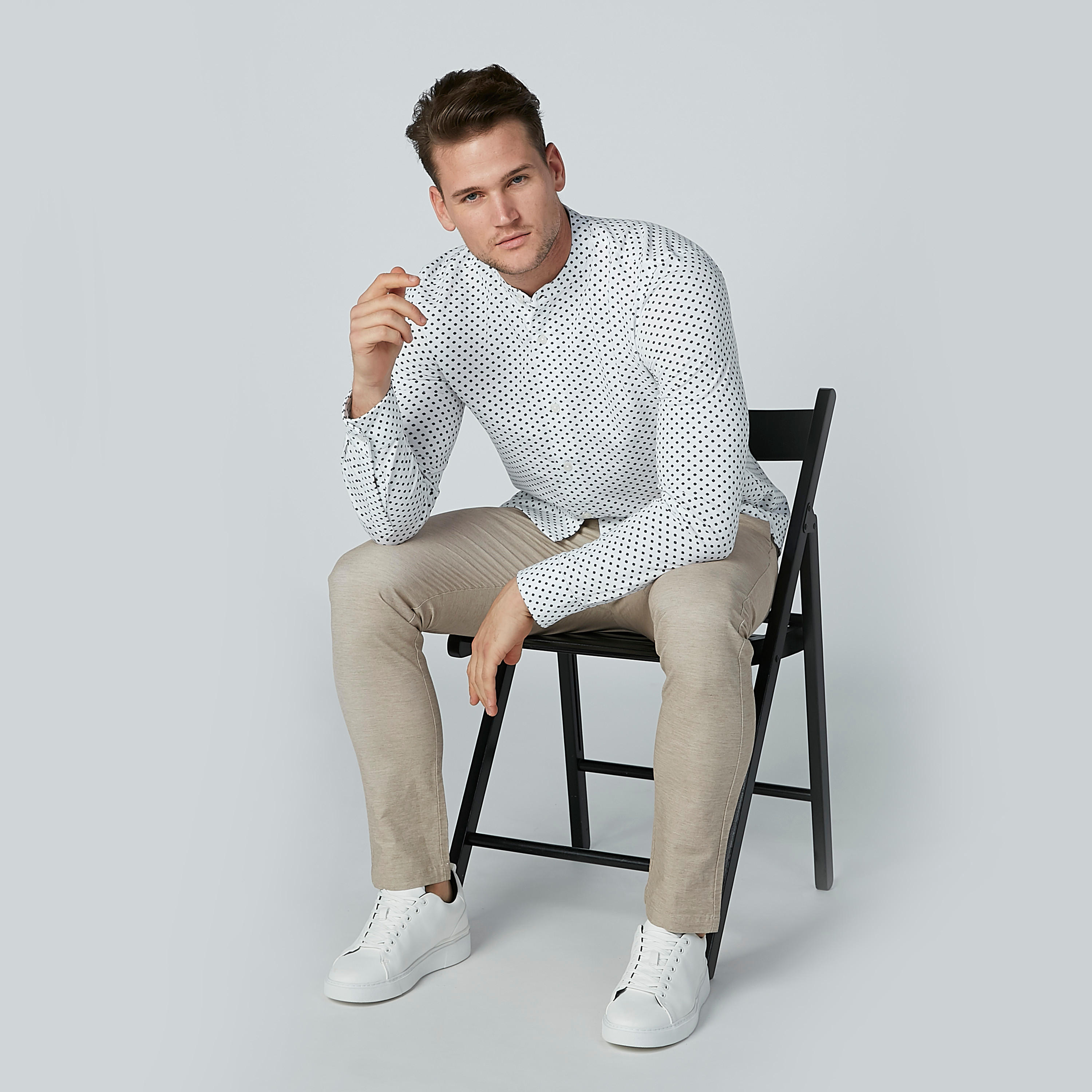 قميص بياقة ماندارين أكمام طويلة وطبعات منقّطة-men-clothing-shirts-image-1