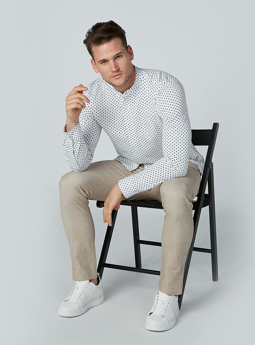 قميص بياقة ماندارين أكمام طويلة وطبعات منقّطة-men-clothing-shirts-image-1