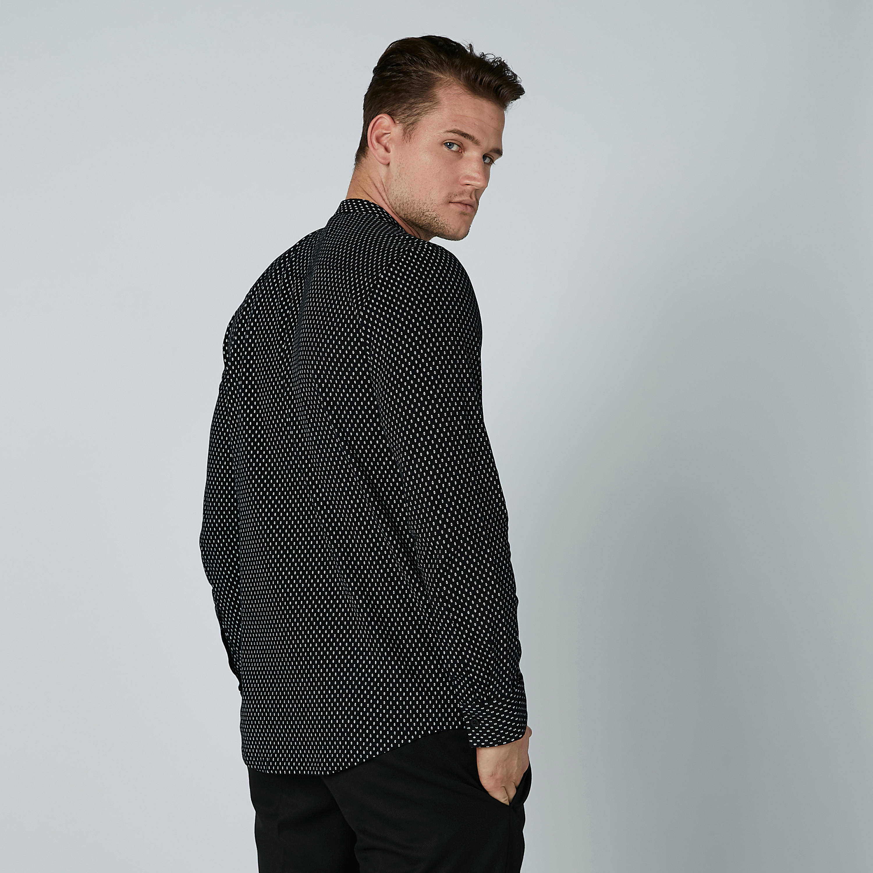قميص بياقة ماندارين وأكمام طويلة وطبعات-men-clothing-shirts-image-4