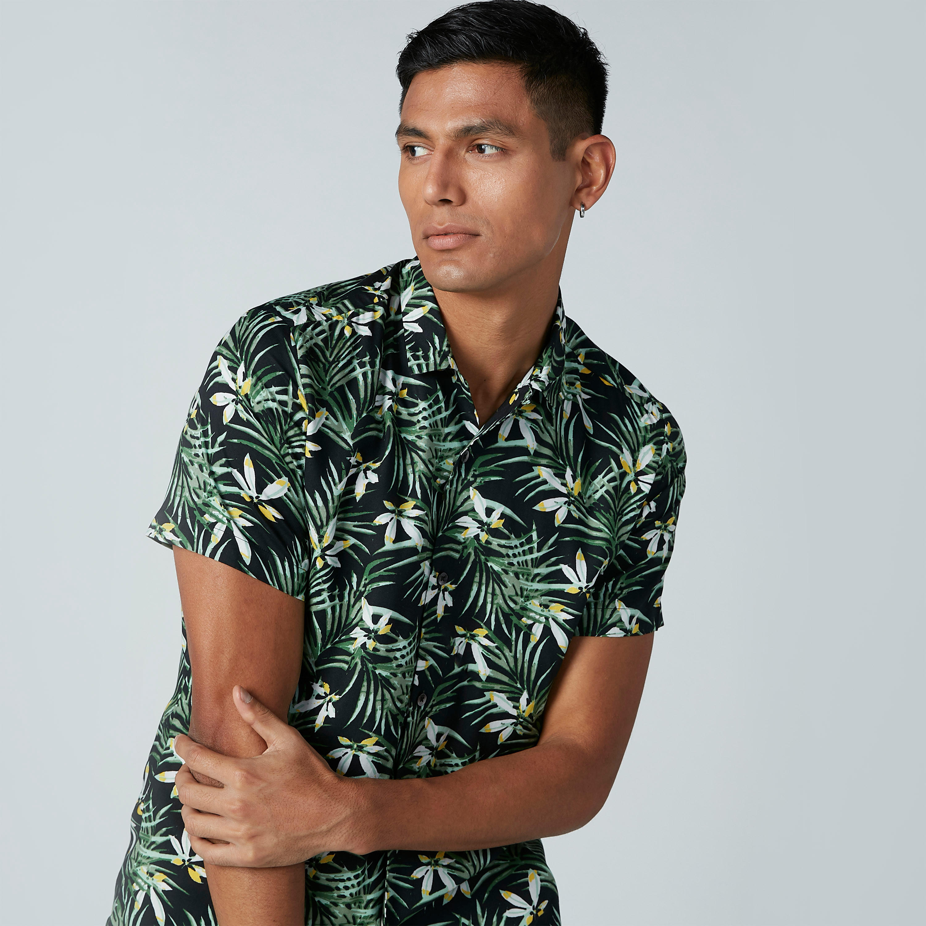 قميص بأكمام قصيرة وأزرار وطبعات-men-clothing-shirts-image-6