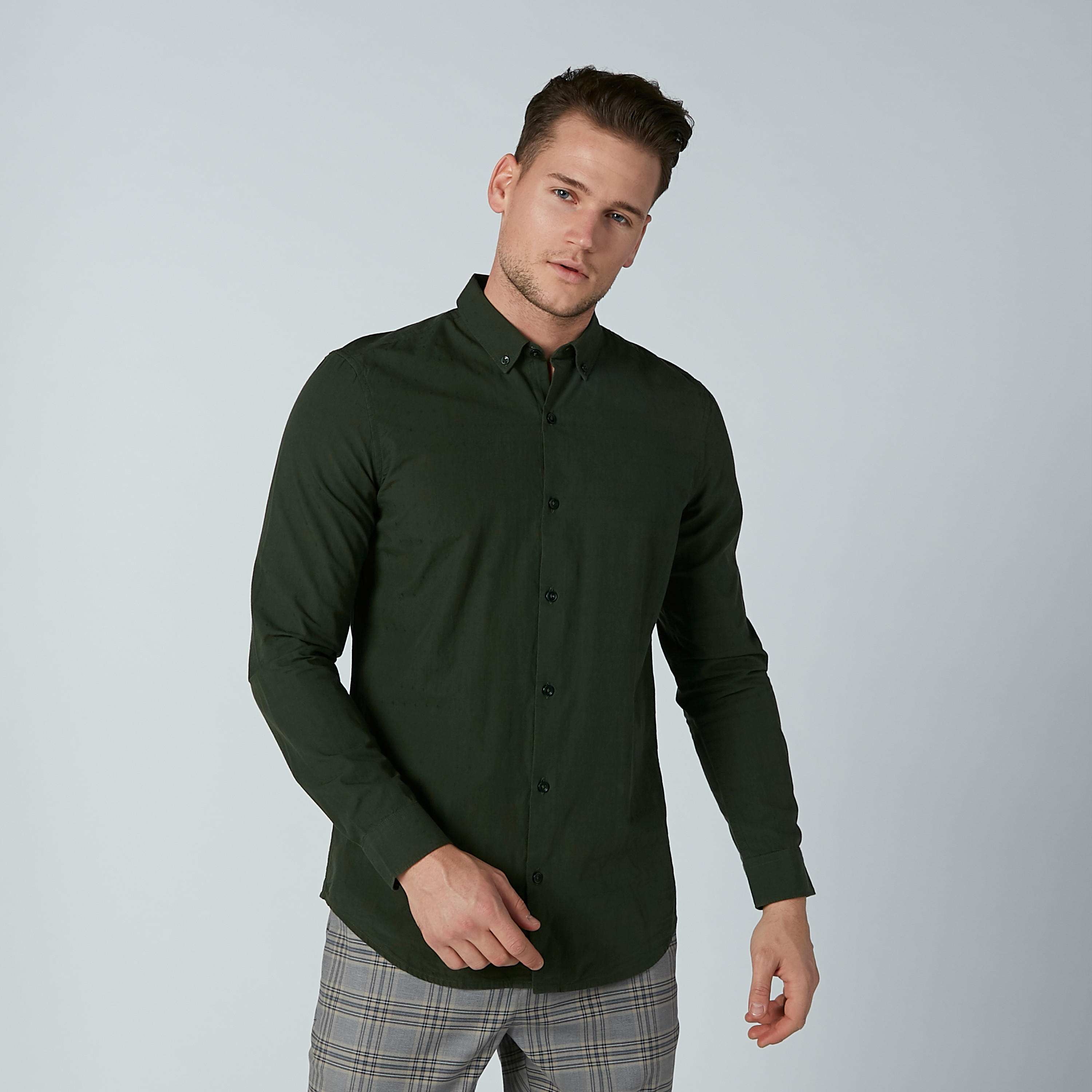 قميص سادة بأكمام طويلة وياقة بأزرار-men-clothing-shirts-image-5