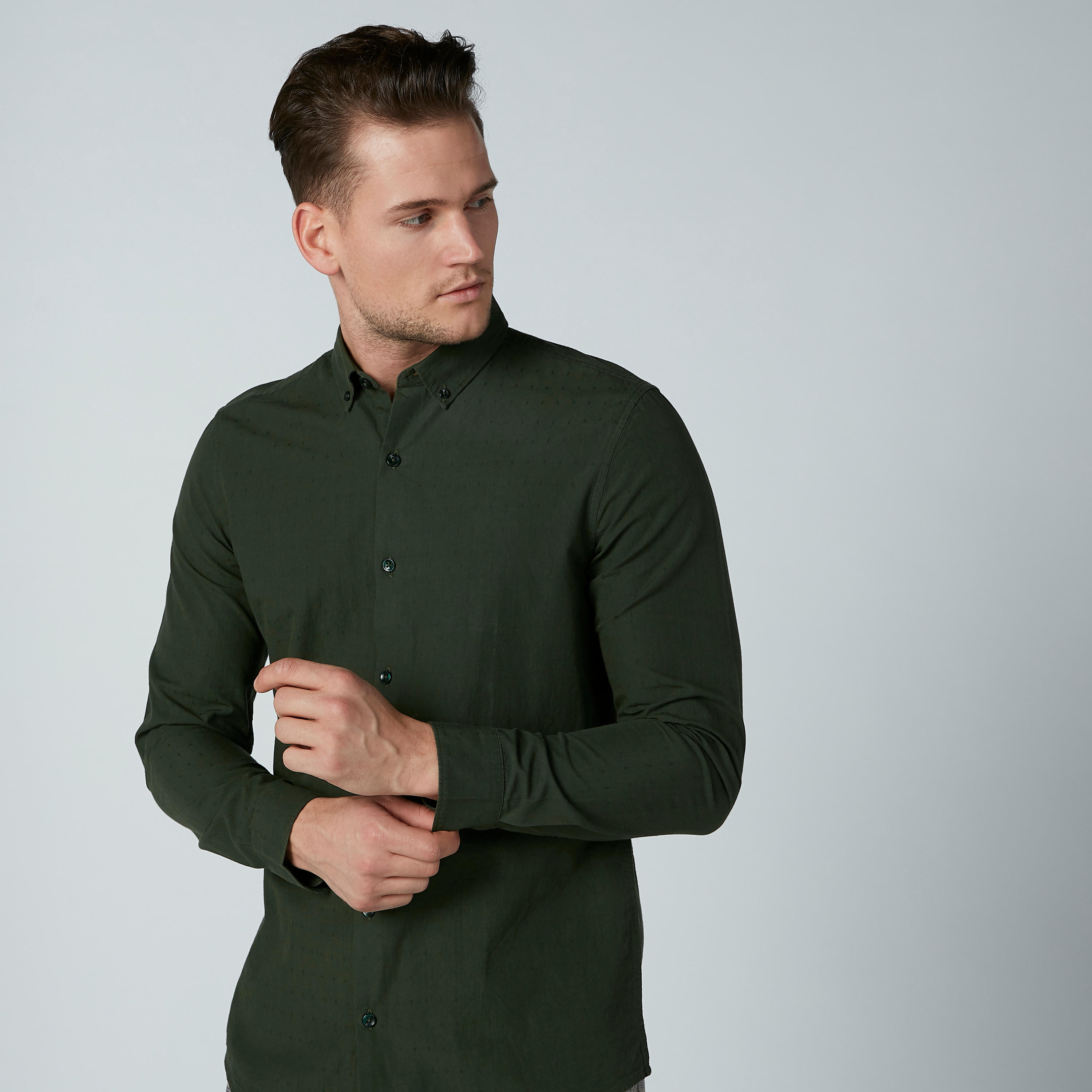قميص سادة بأكمام طويلة وياقة بأزرار-men-clothing-shirts-image-3