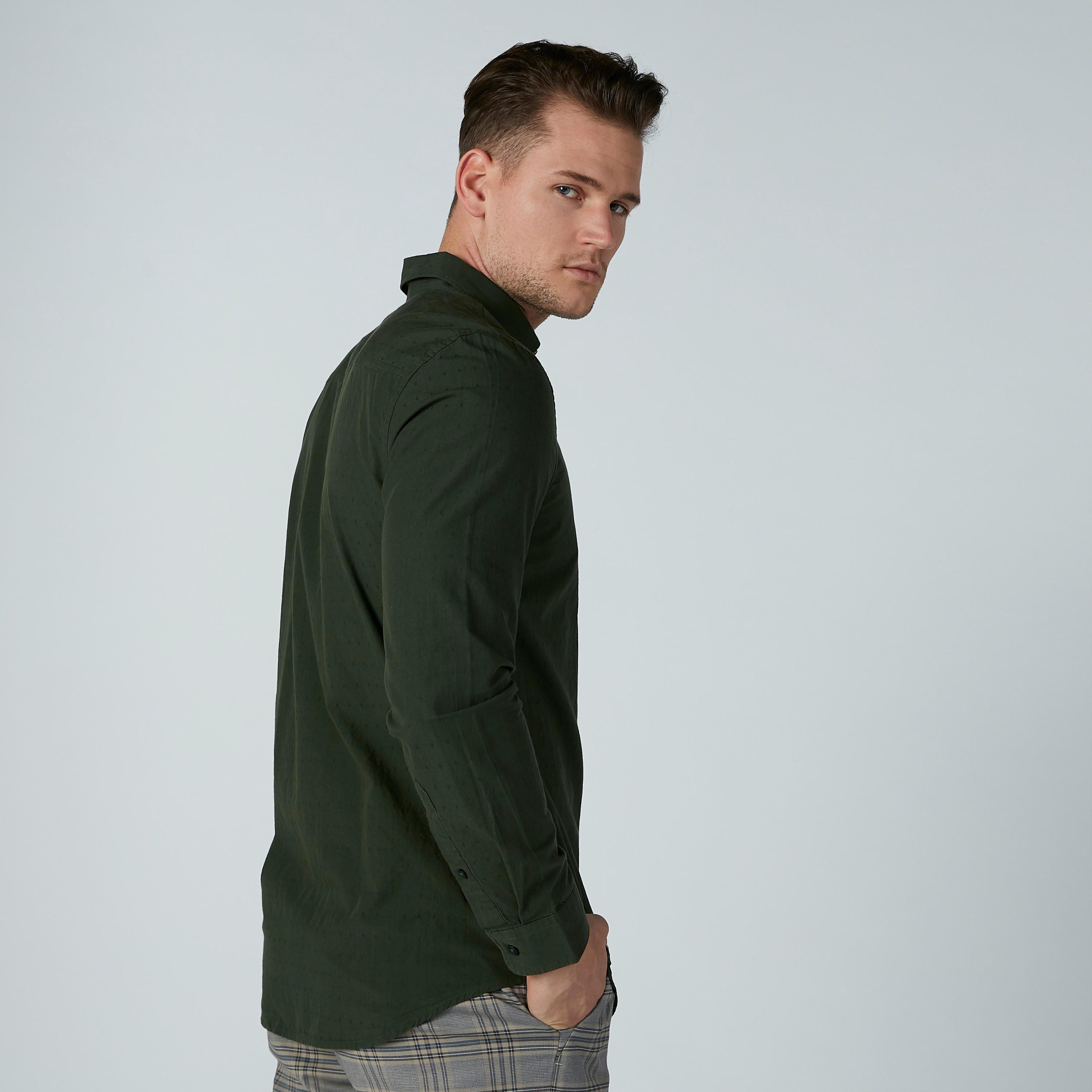 قميص سادة بأكمام طويلة وياقة بأزرار-men-clothing-shirts-image-2