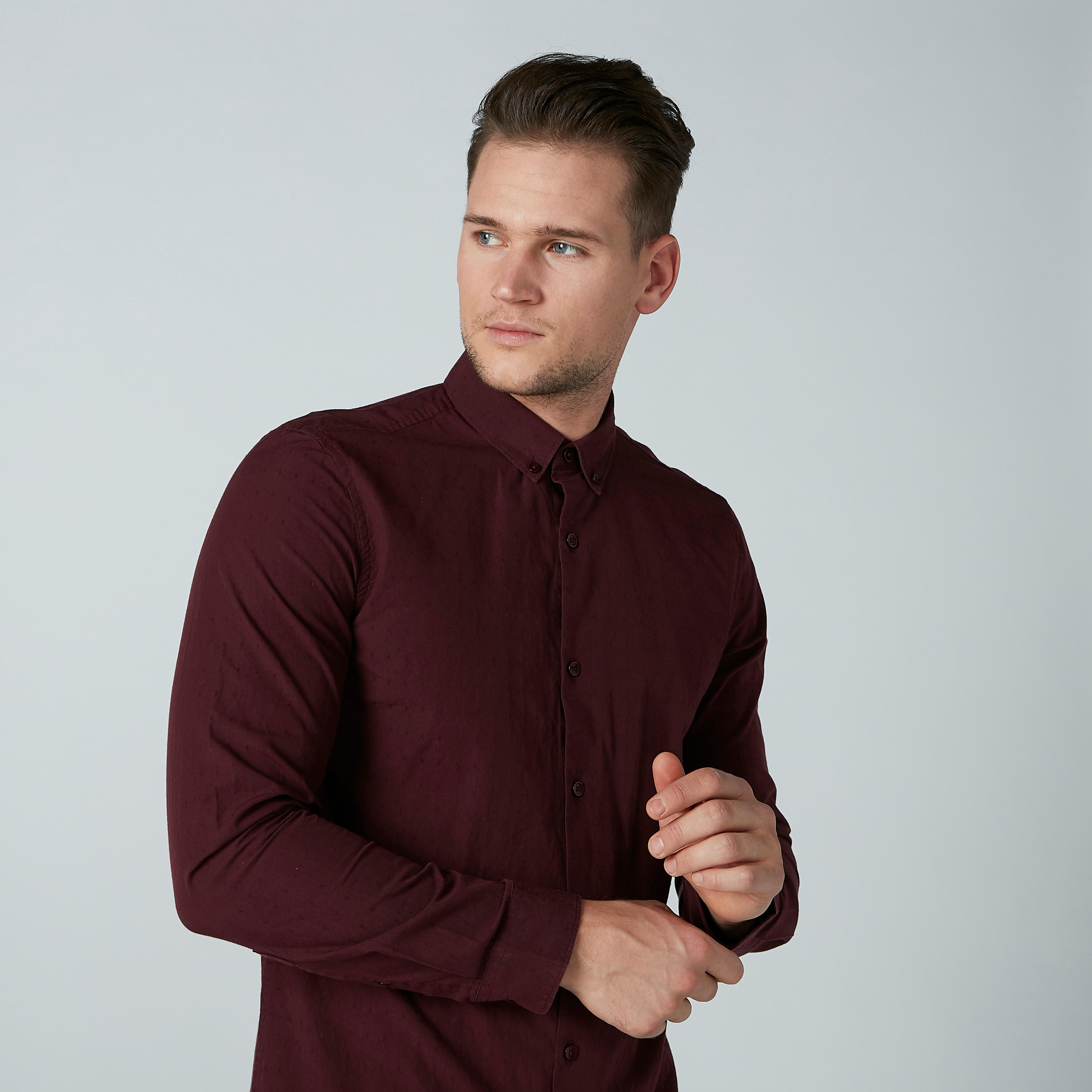 قميص سادة بأكمام طويلة وياقة بأزرار-men-clothing-shirts-image-4