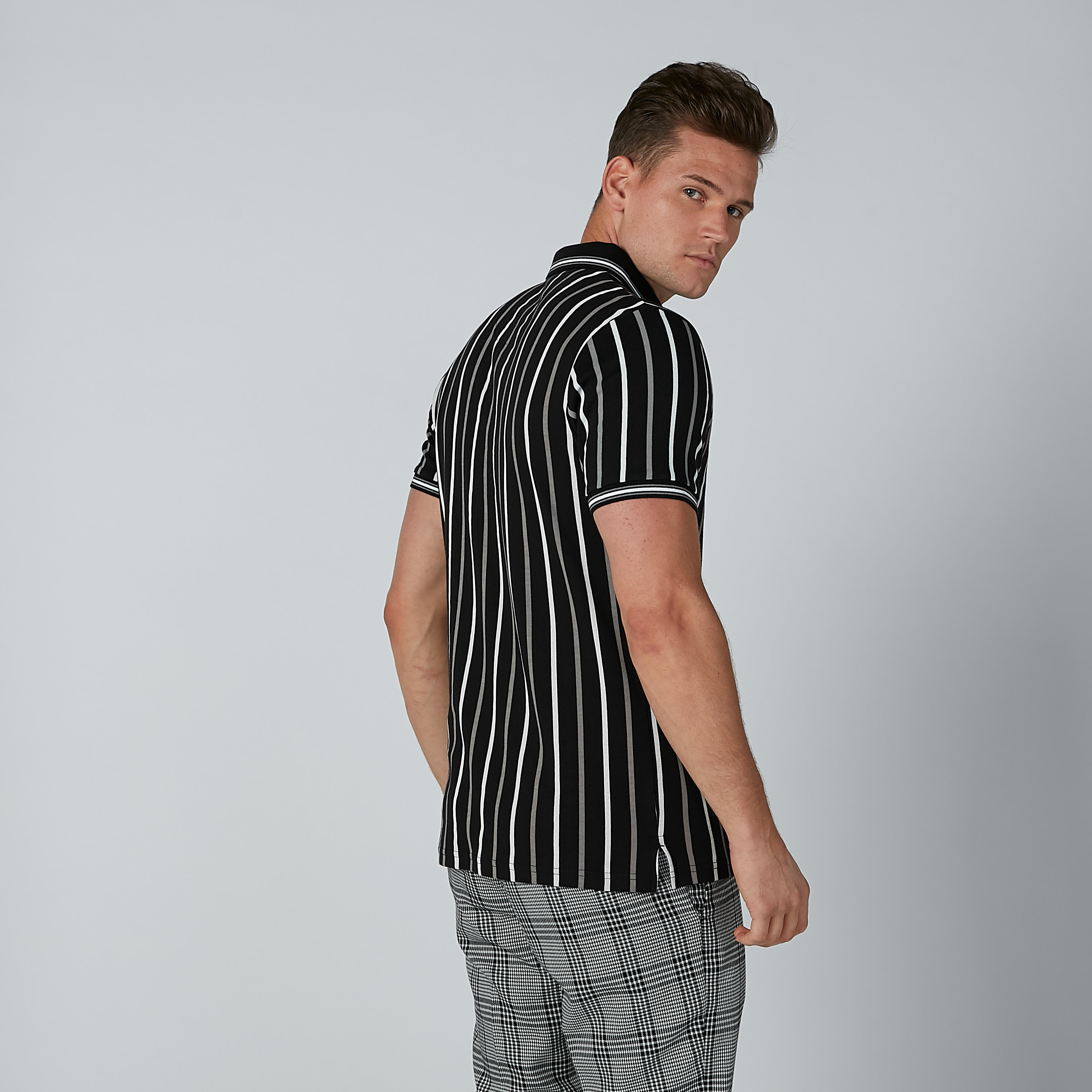 تيشيرت مقلّم بياقة بولو وأكمام قصيرة-men-clothing-tshirtsandpolos-polos-image-5