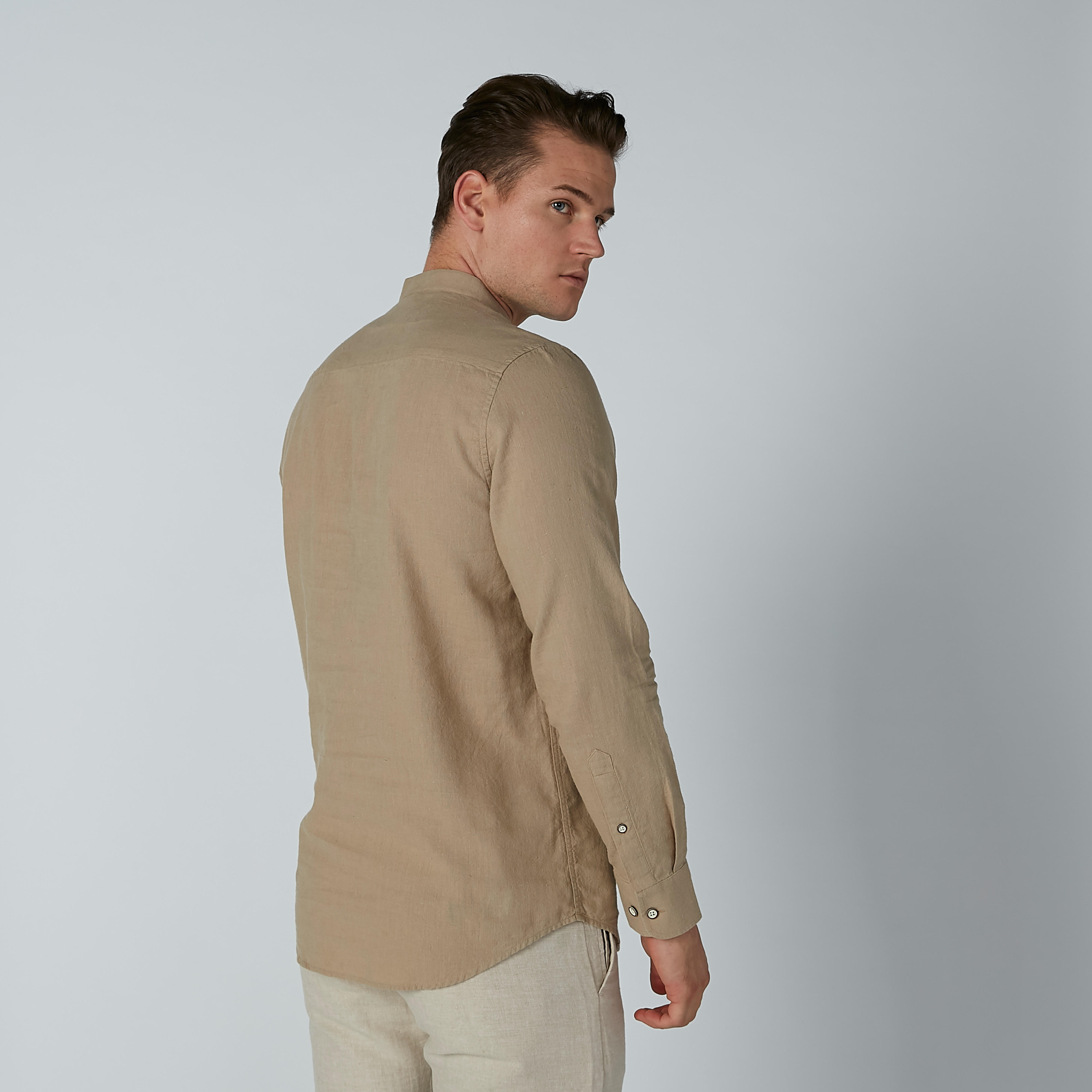 قميص سادة بياقة ماندارين وأكمام طويلة-men-clothing-shirts-image-4