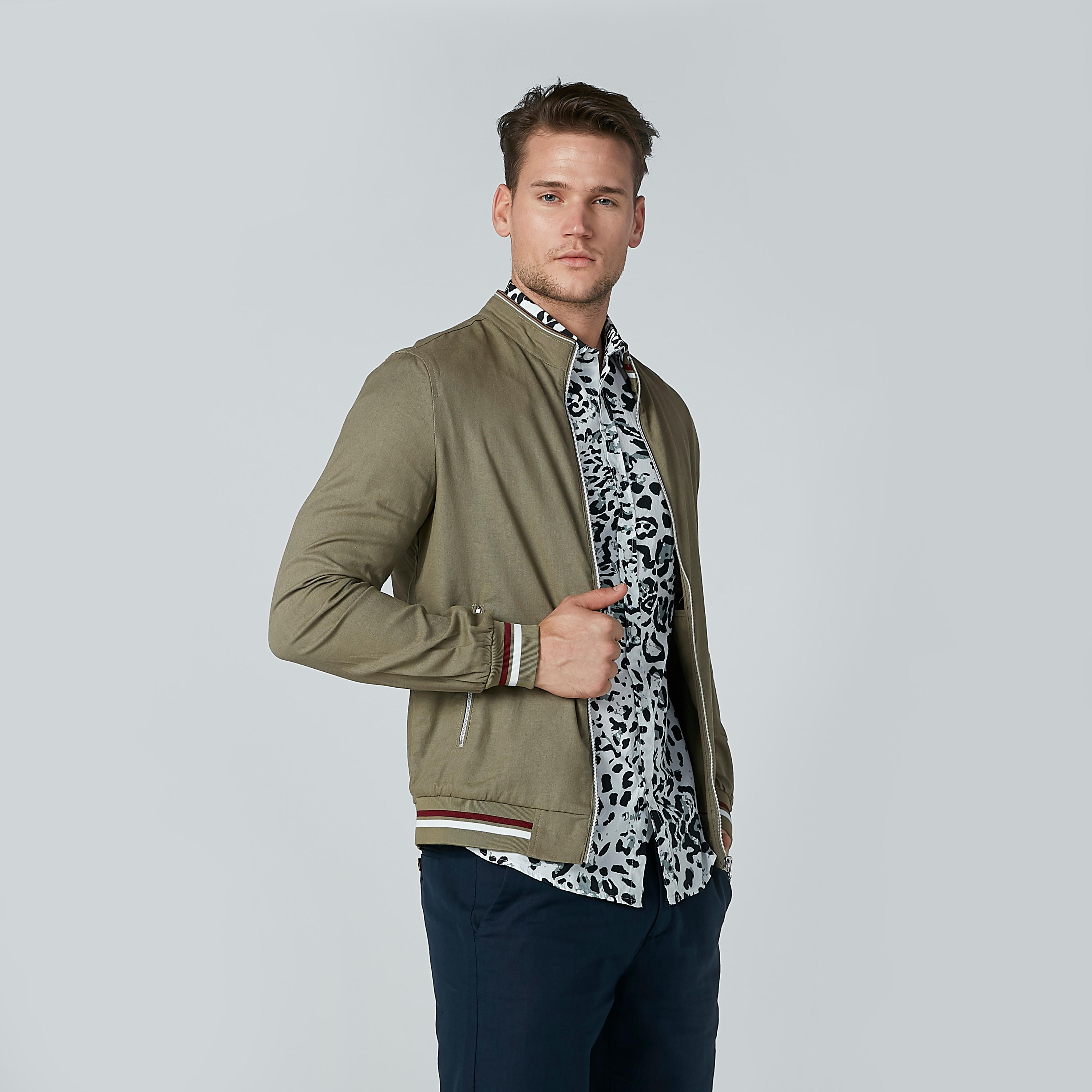 جاكيت بومبر بأكمام طويلة وجيوب كانجارو-men-clothing-jacketsandblazers-jackets-image-1