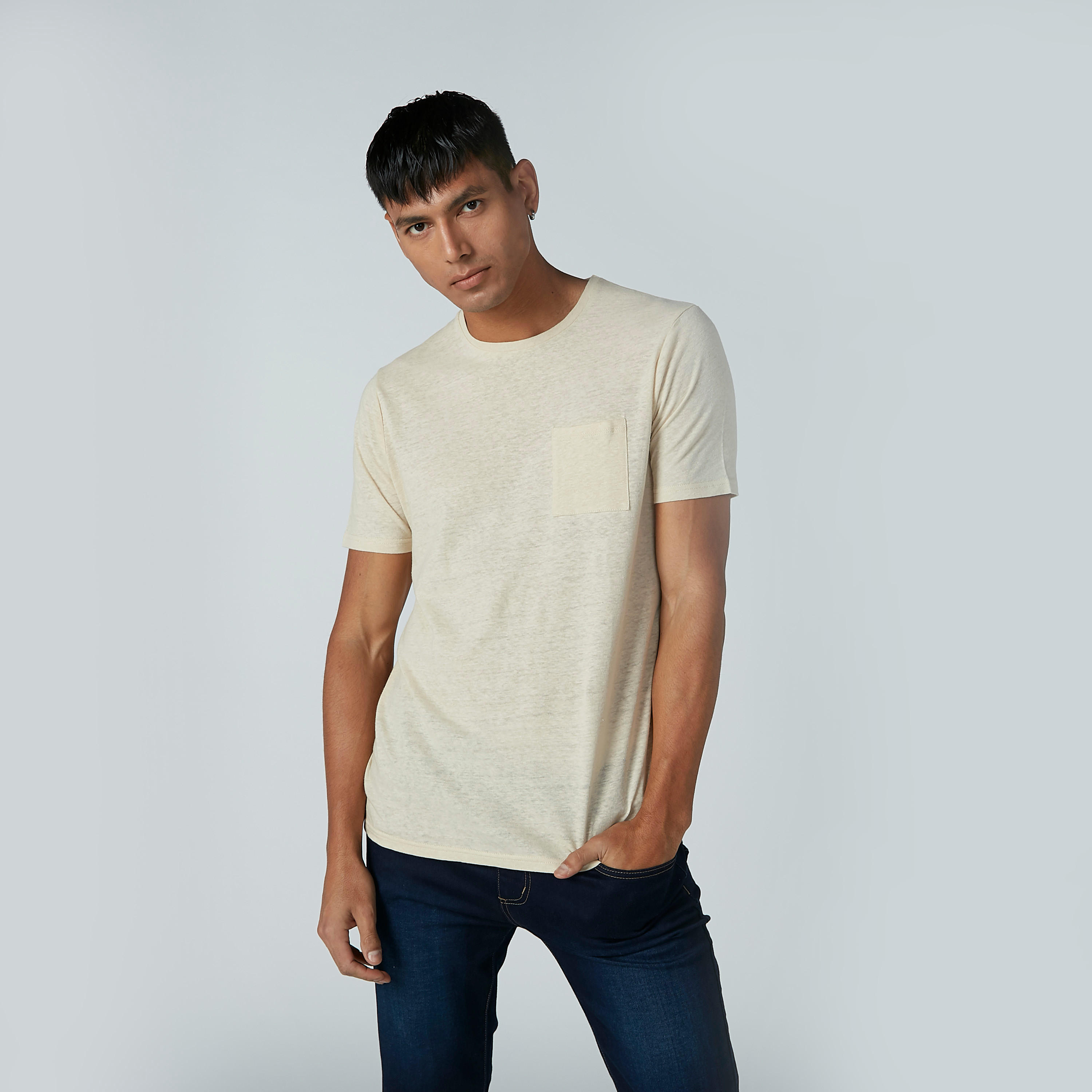 تيشيرت بياقة مستديرة وأكمام قصيرة وجيب على الصدر-men-clothing-tshirtsandpolos-tshirts-image-2