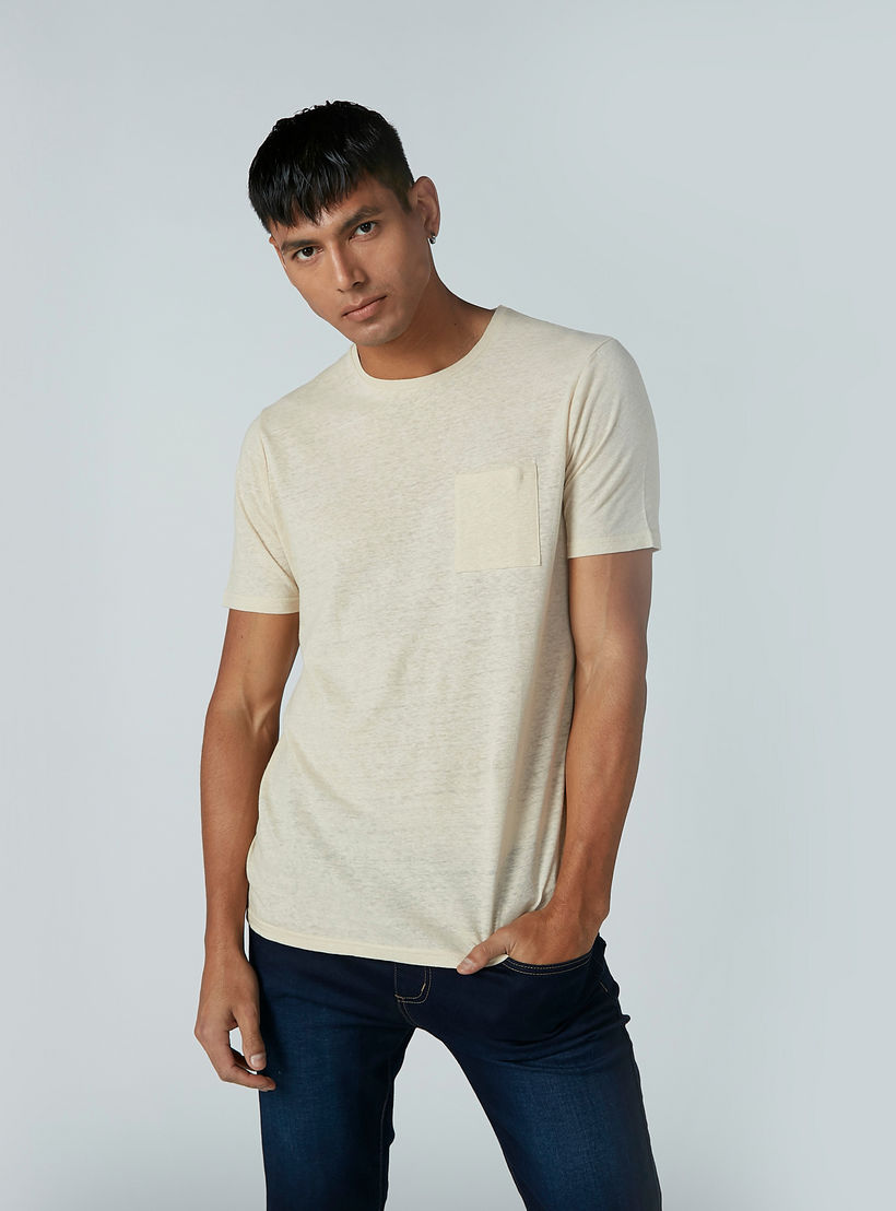 تيشيرت بياقة مستديرة وأكمام قصيرة وجيب على الصدر-men-clothing-tshirtsandpolos-tshirts-image-2