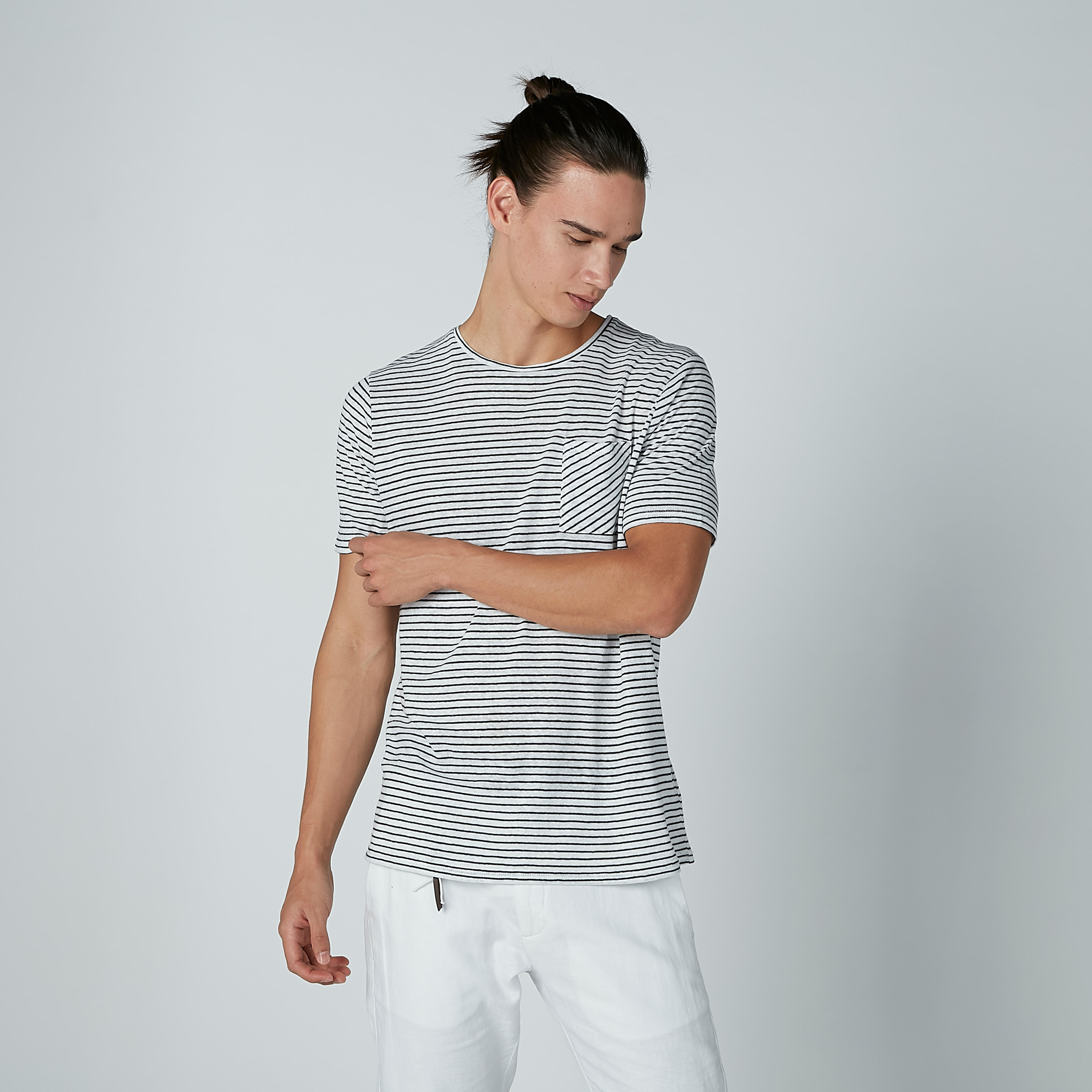 تيشيرت مقلّم بأكمام قصيرة وجيب على الصدر-men-clothing-tshirtsandpolos-tshirts-image-1