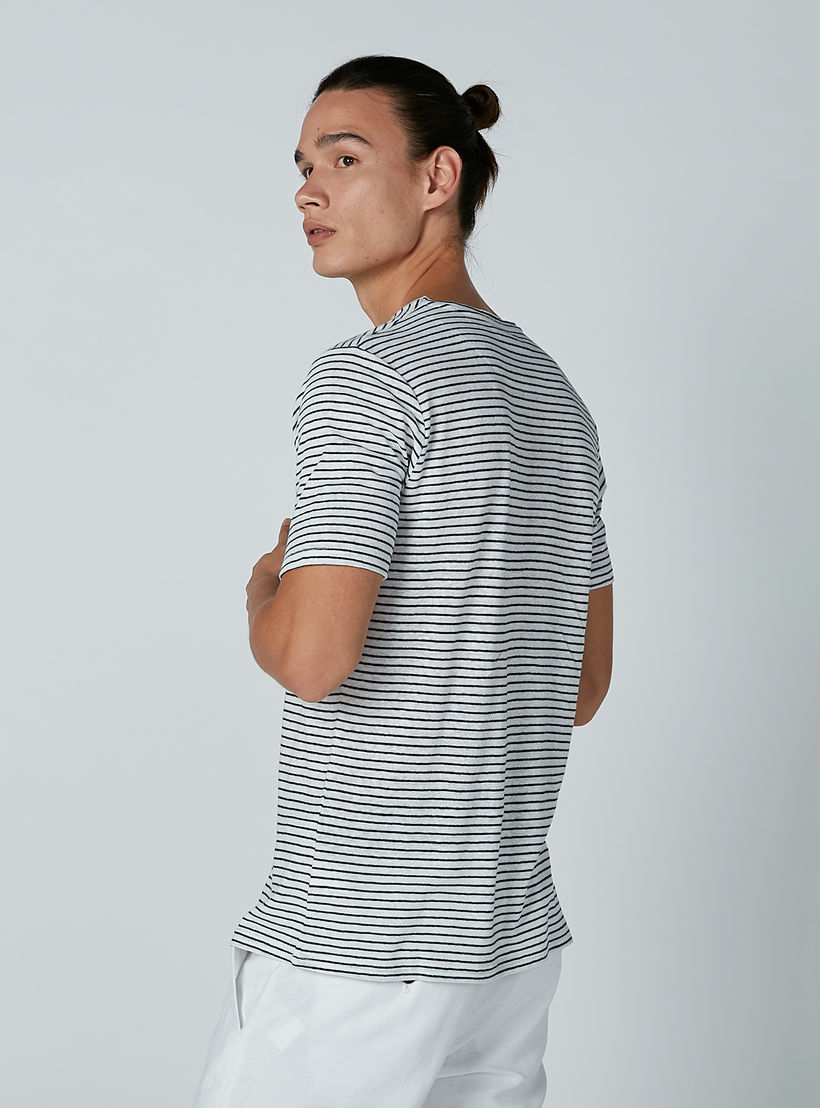 تيشيرت مقلّم بأكمام قصيرة وجيب على الصدر-men-clothing-tshirtsandpolos-tshirts-image-3