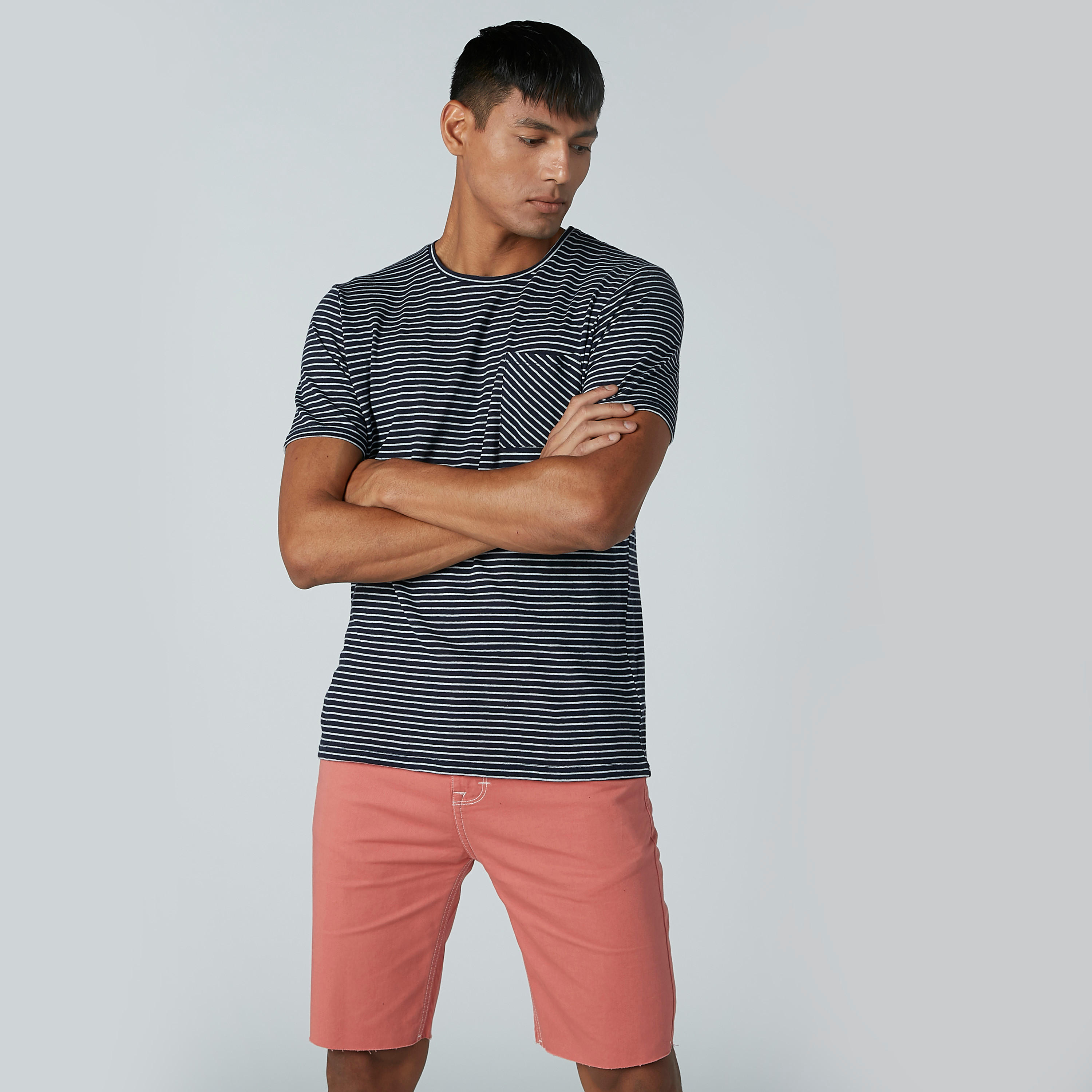 تيشيرت مقلّم بأكمام قصيرة وجيب على الصدر-men-clothing-tshirtsandpolos-tshirts-image-1