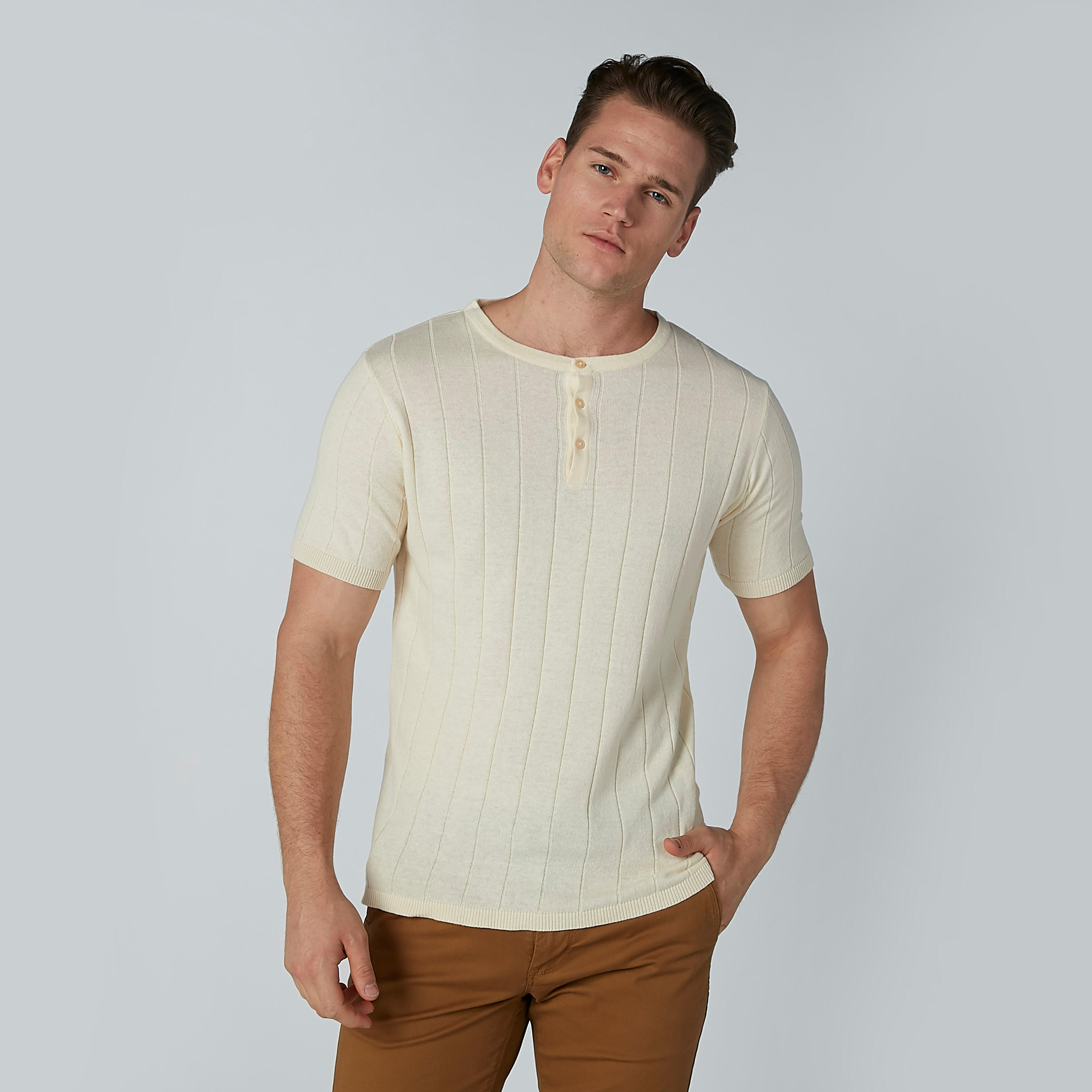 تيشيرت بياقة هينلي وأكمام قصيرة-men-clothing-tshirtsandpolos-tshirts-image-2