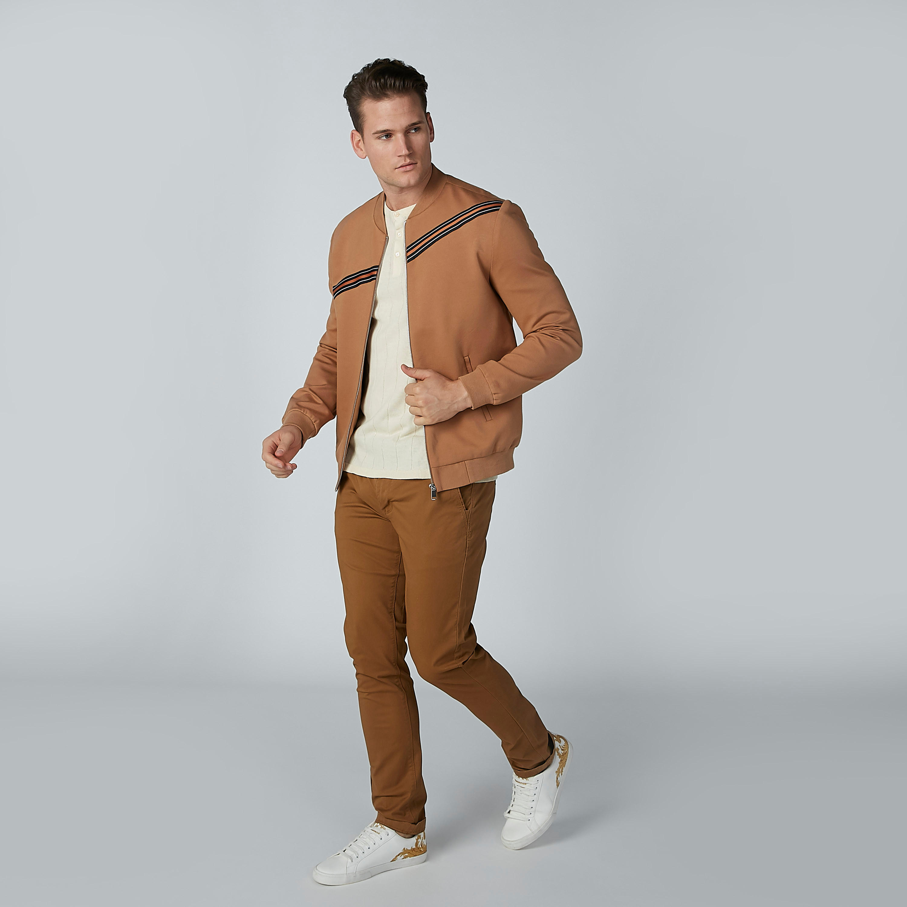 تيشيرت بياقة هينلي وأكمام قصيرة-men-clothing-tshirtsandpolos-tshirts-image-3