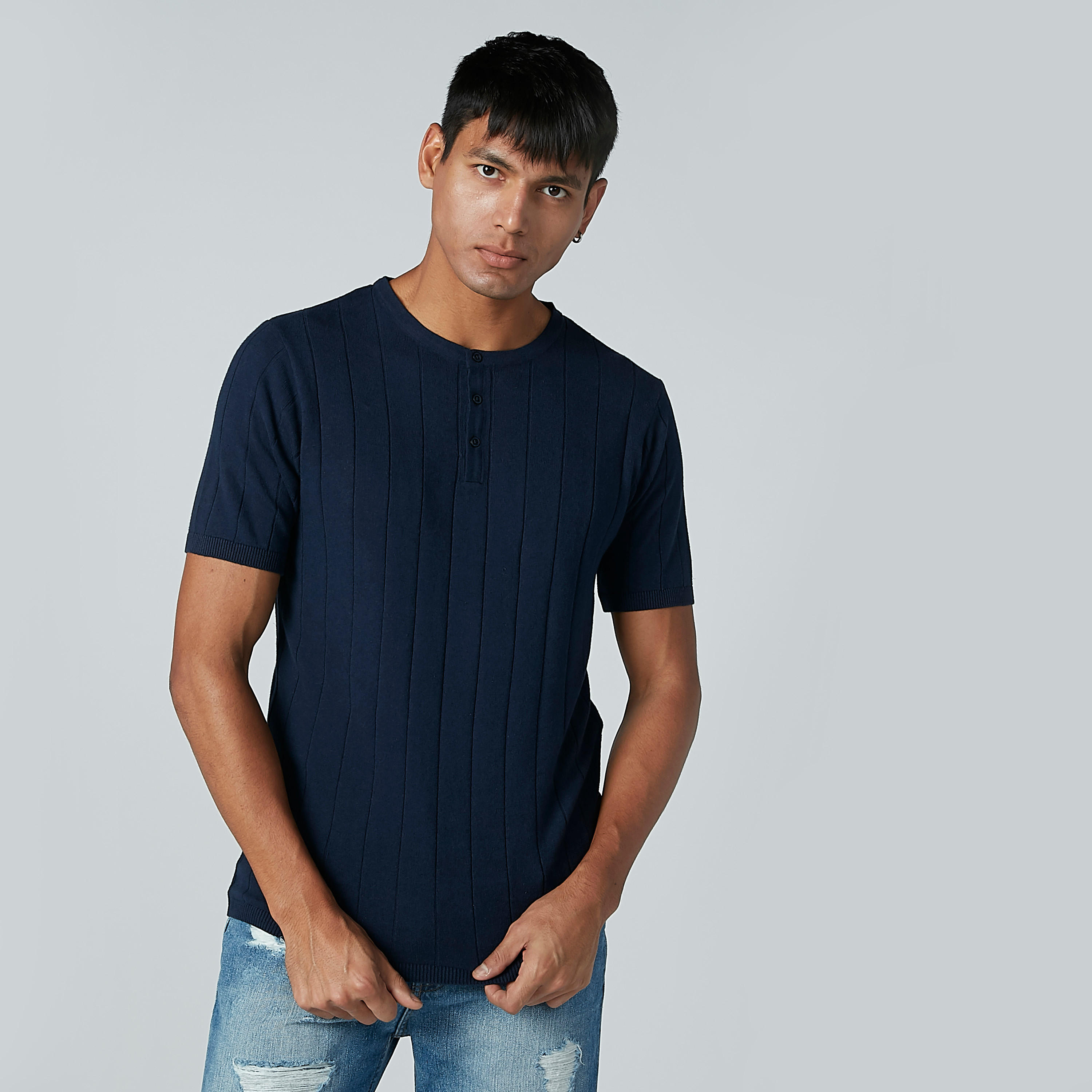 تيشيرت بياقة هينلي وأكمام قصيرة-men-clothing-tshirtsandpolos-tshirts-image-1
