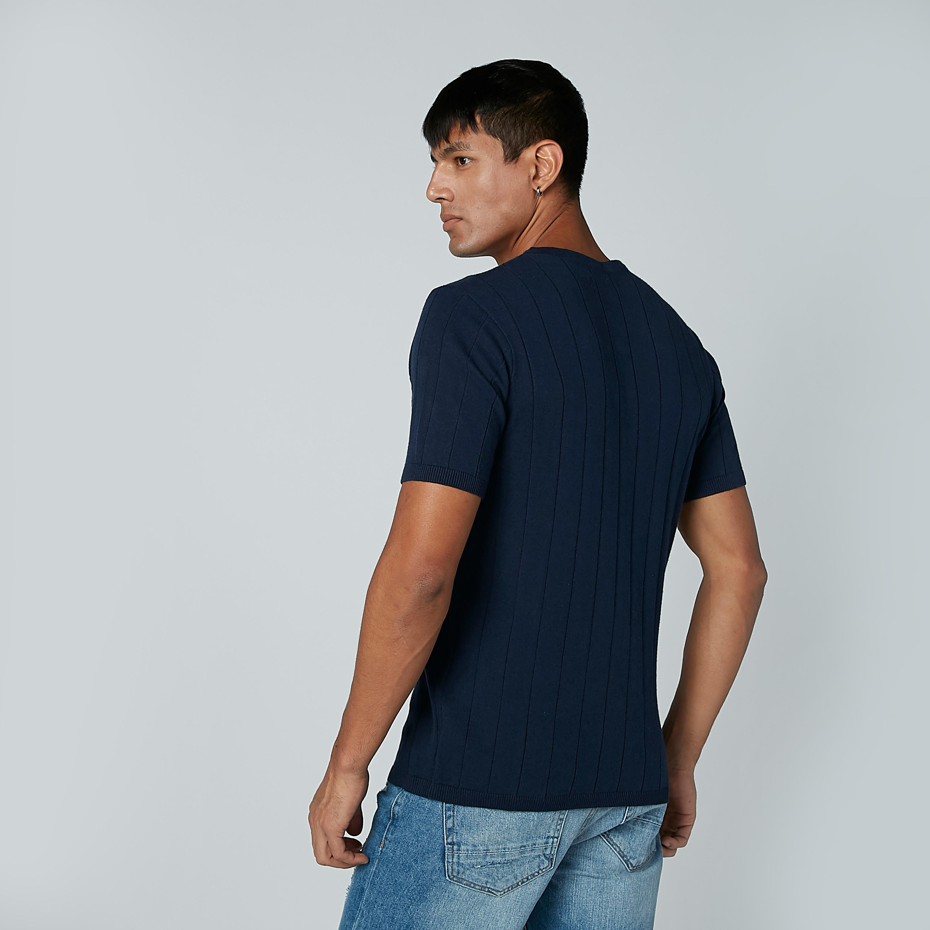 تيشيرت بياقة هينلي وأكمام قصيرة-men-clothing-tshirtsandpolos-tshirts-image-3