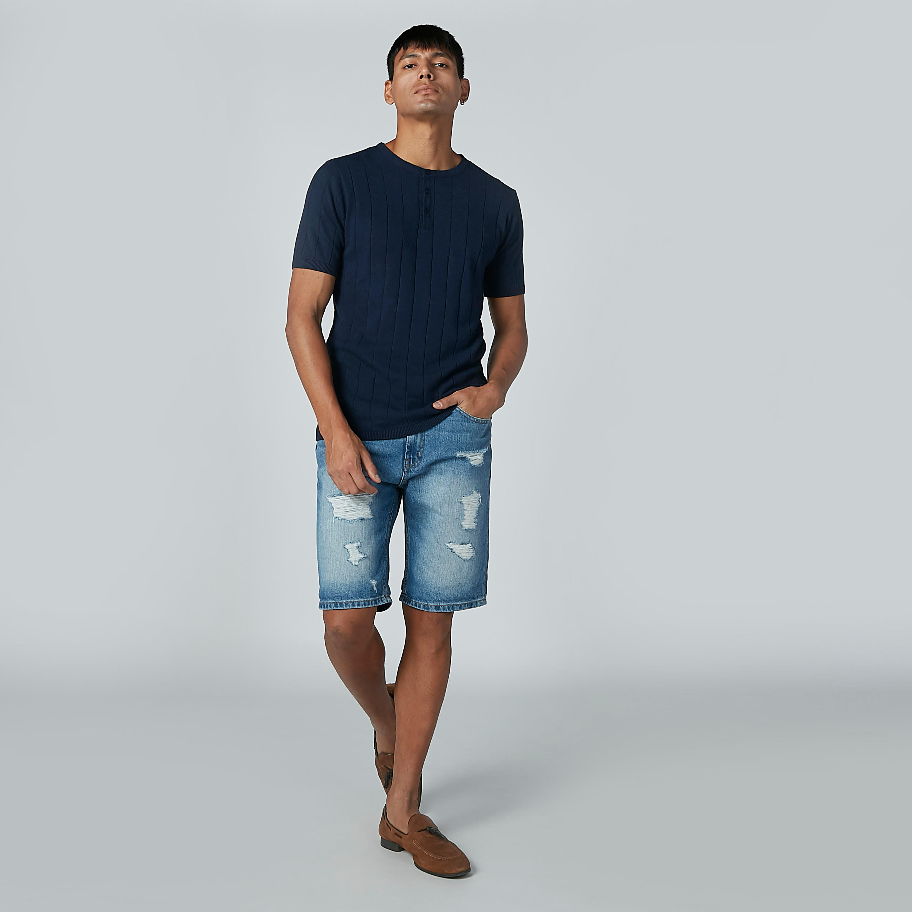 تيشيرت بياقة هينلي وأكمام قصيرة-men-clothing-tshirtsandpolos-tshirts-image-2