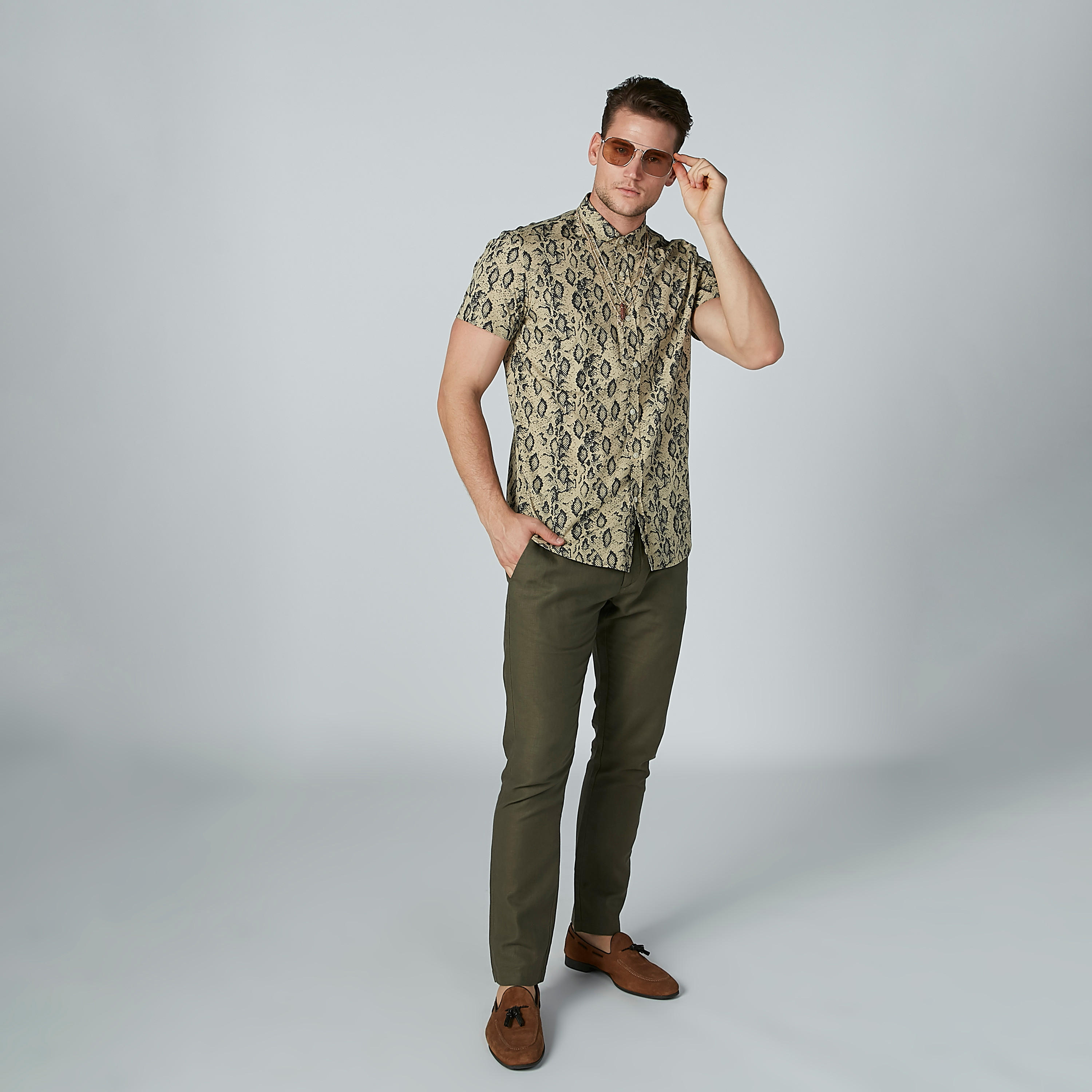 قميص بأكمام قصيرة وأزرار وطبعات-men-clothing-shirts-image-2