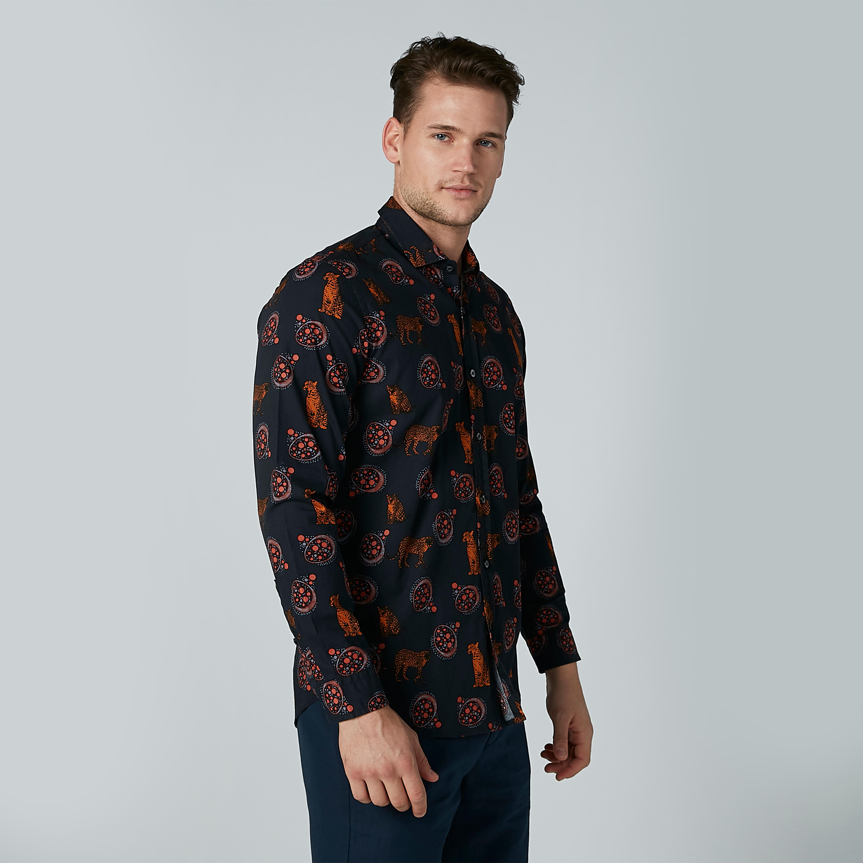 قميص بأكمام طويلة وأزرار وطبعات-men-clothing-shirts-image-1