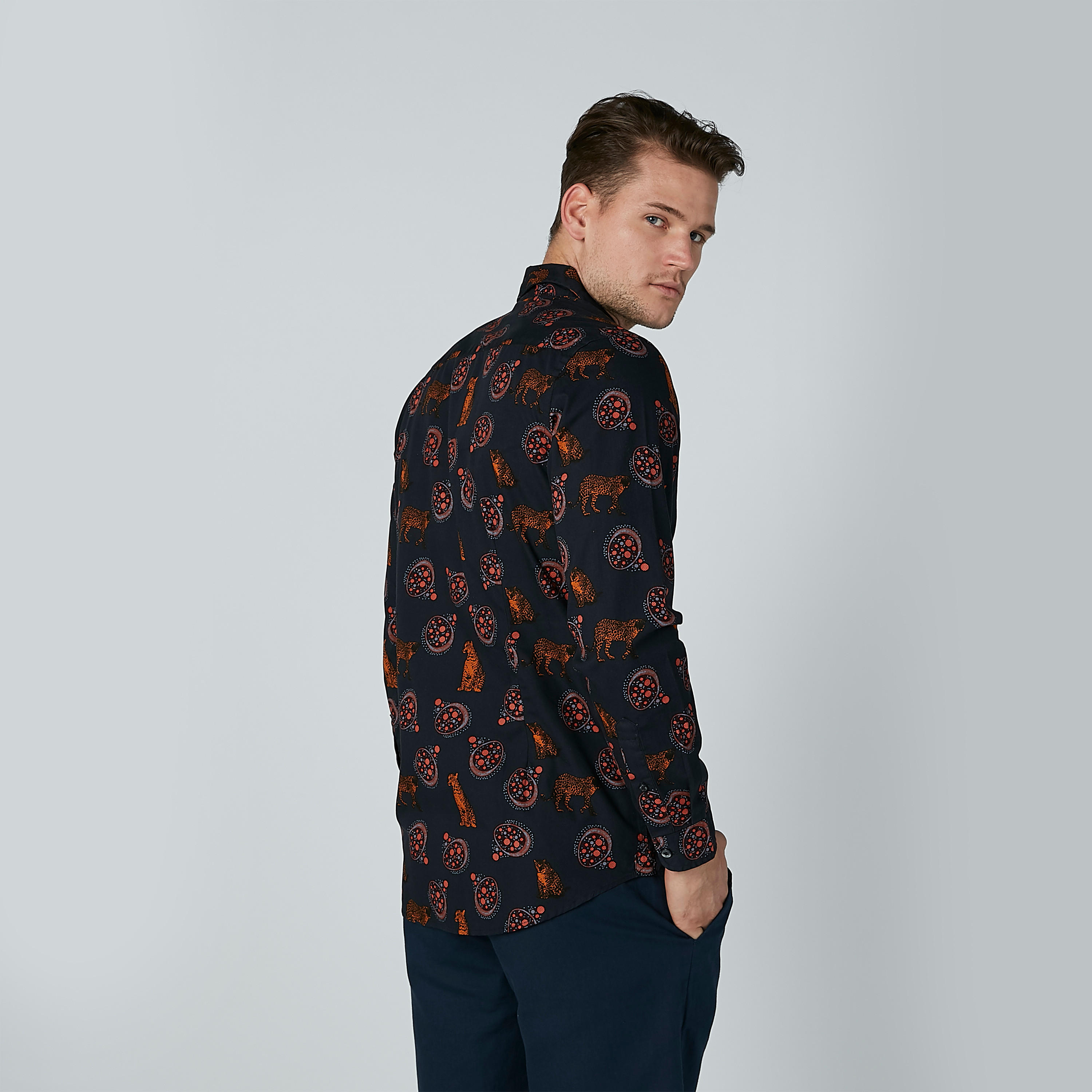 قميص بأكمام طويلة وأزرار وطبعات-men-clothing-shirts-image-4