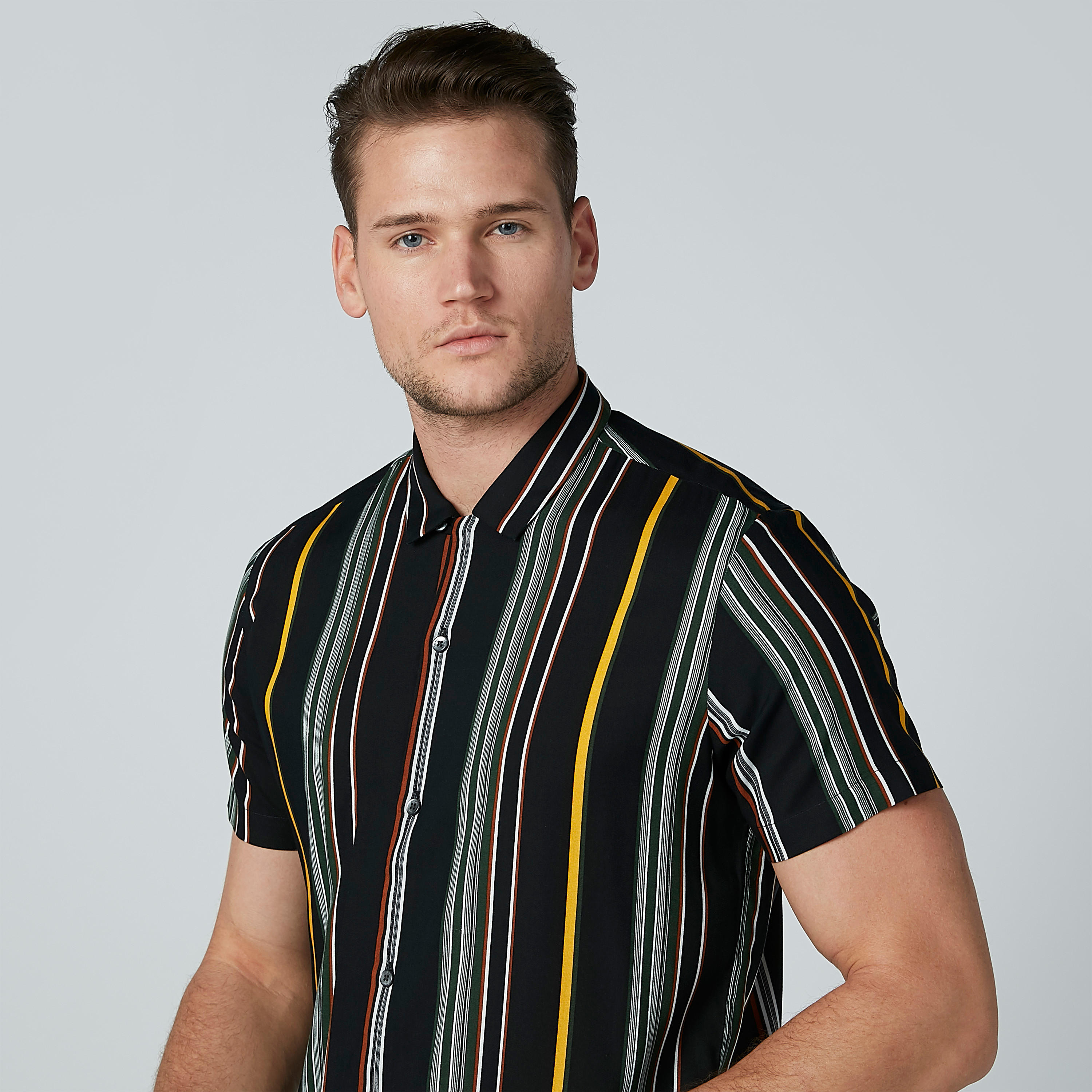 قميص مستدام مقلم بقصّة سليم وأكمام قصيرة -men-clothing-shirts-image-1