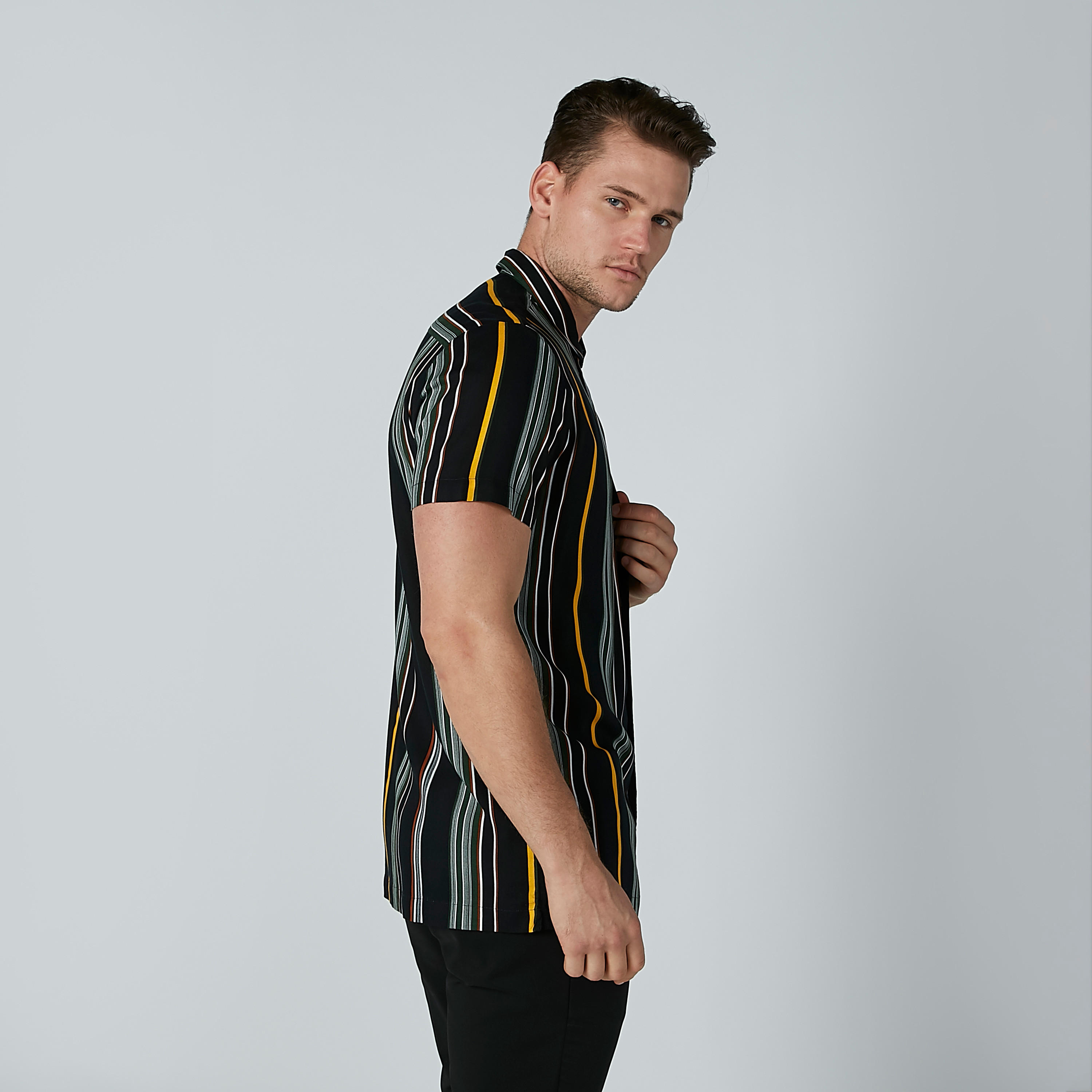 قميص مستدام مقلم بقصّة سليم وأكمام قصيرة -men-clothing-shirts-image-3