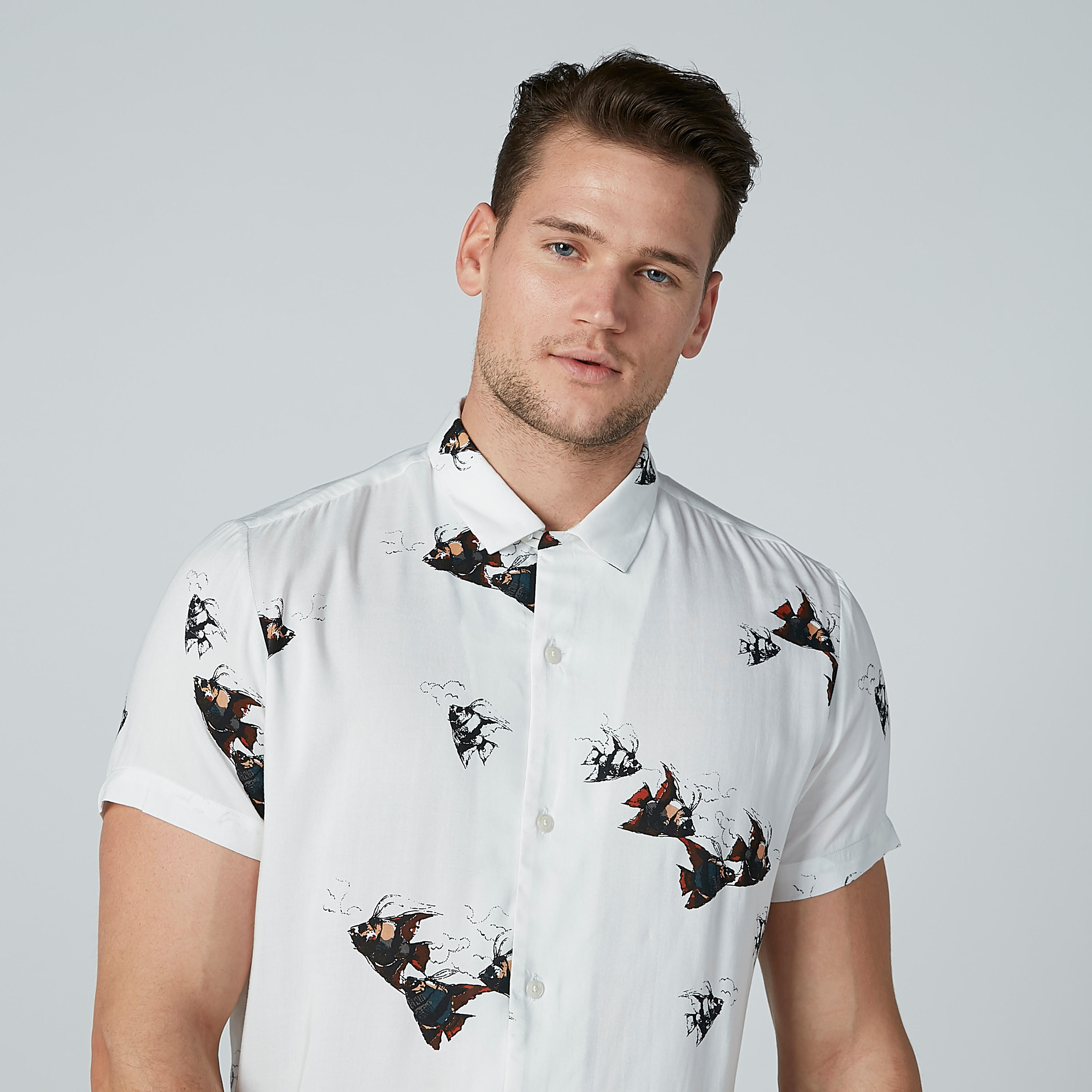 قميص مستدام سليم بأكمام قصيرة وطبعات -men-clothing-shirts-image-1