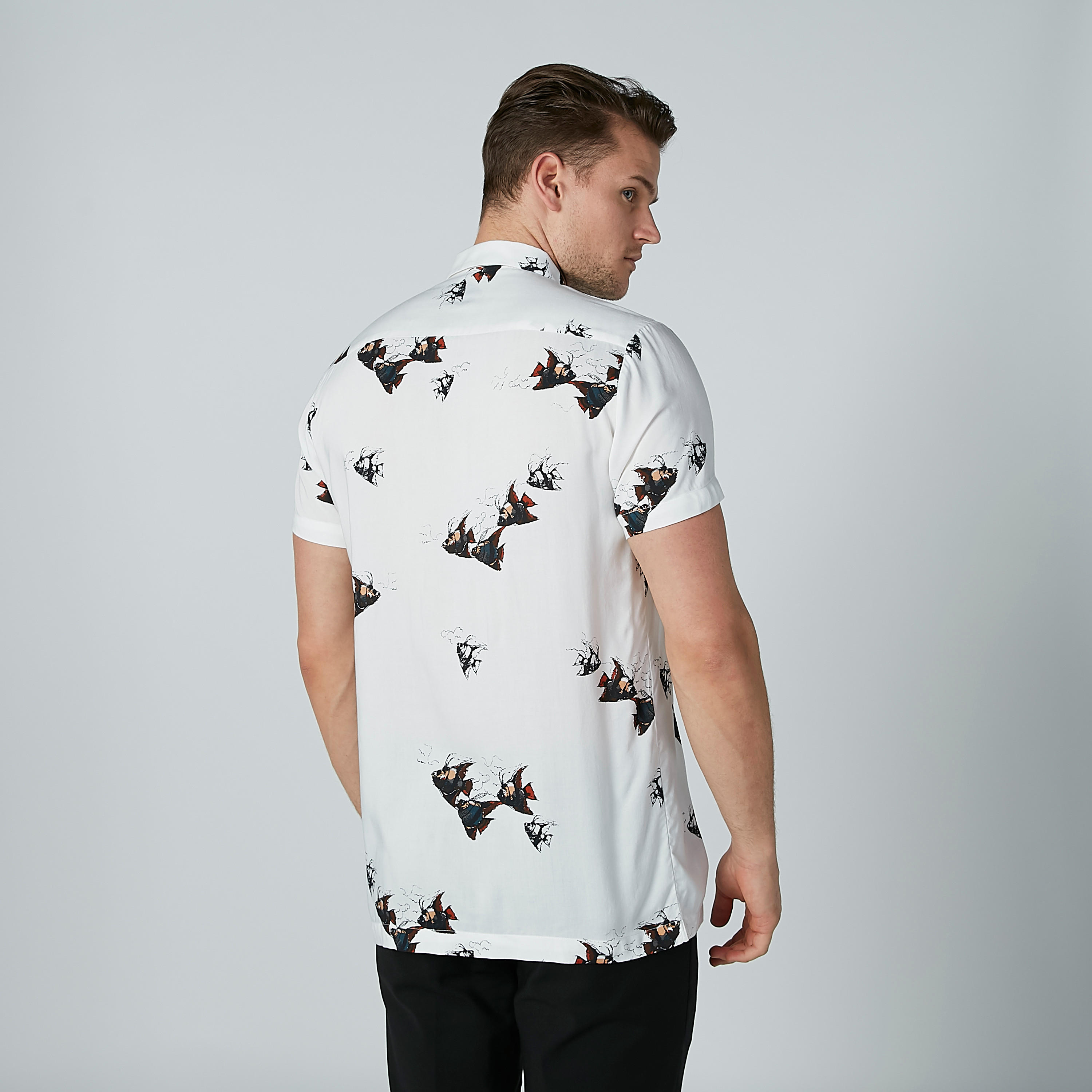 قميص مستدام سليم بأكمام قصيرة وطبعات -men-clothing-shirts-image-4