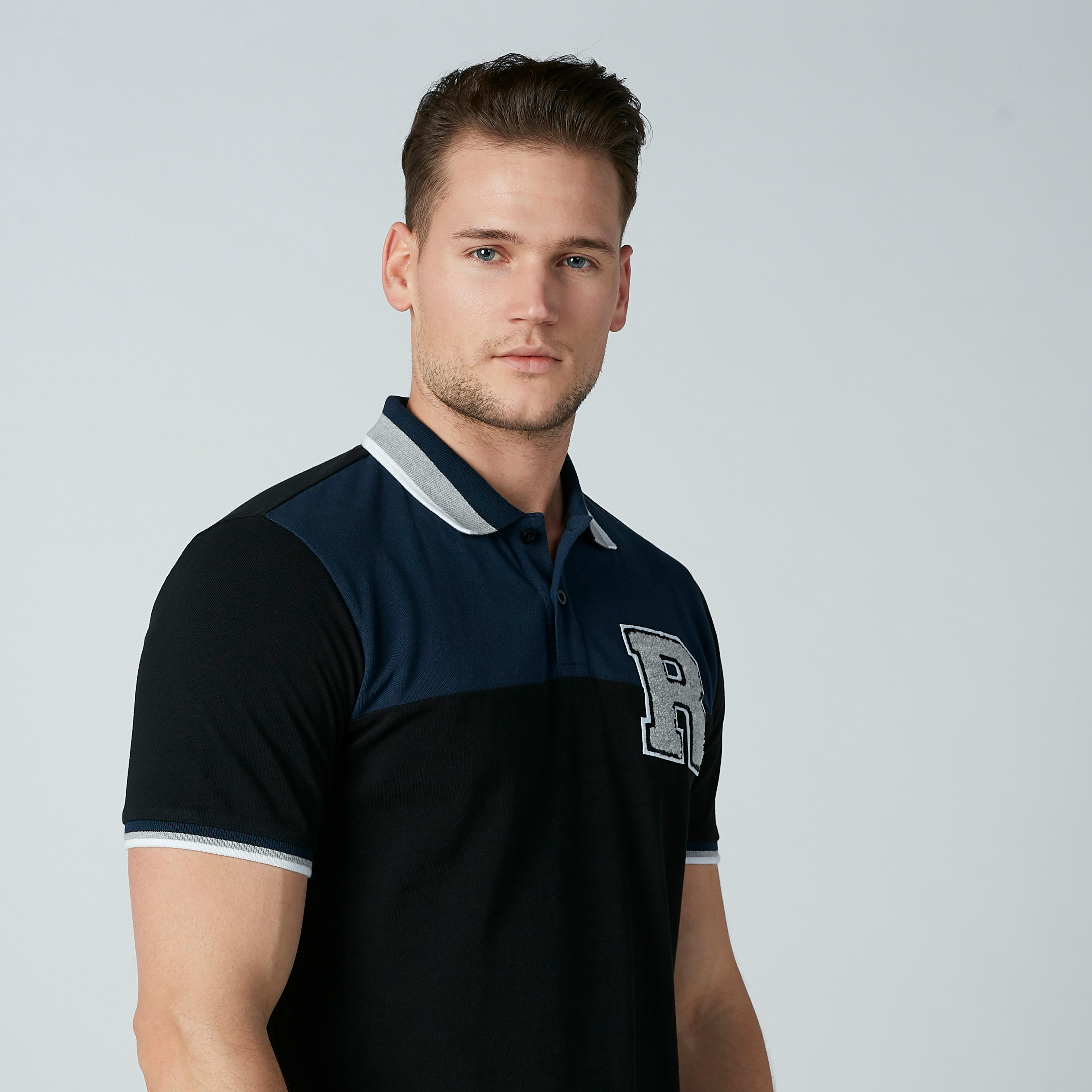 تيشيرت مطرّز بياقة بولو وأكمام قصيرة-men-clothing-tshirtsandpolos-polos-image-2