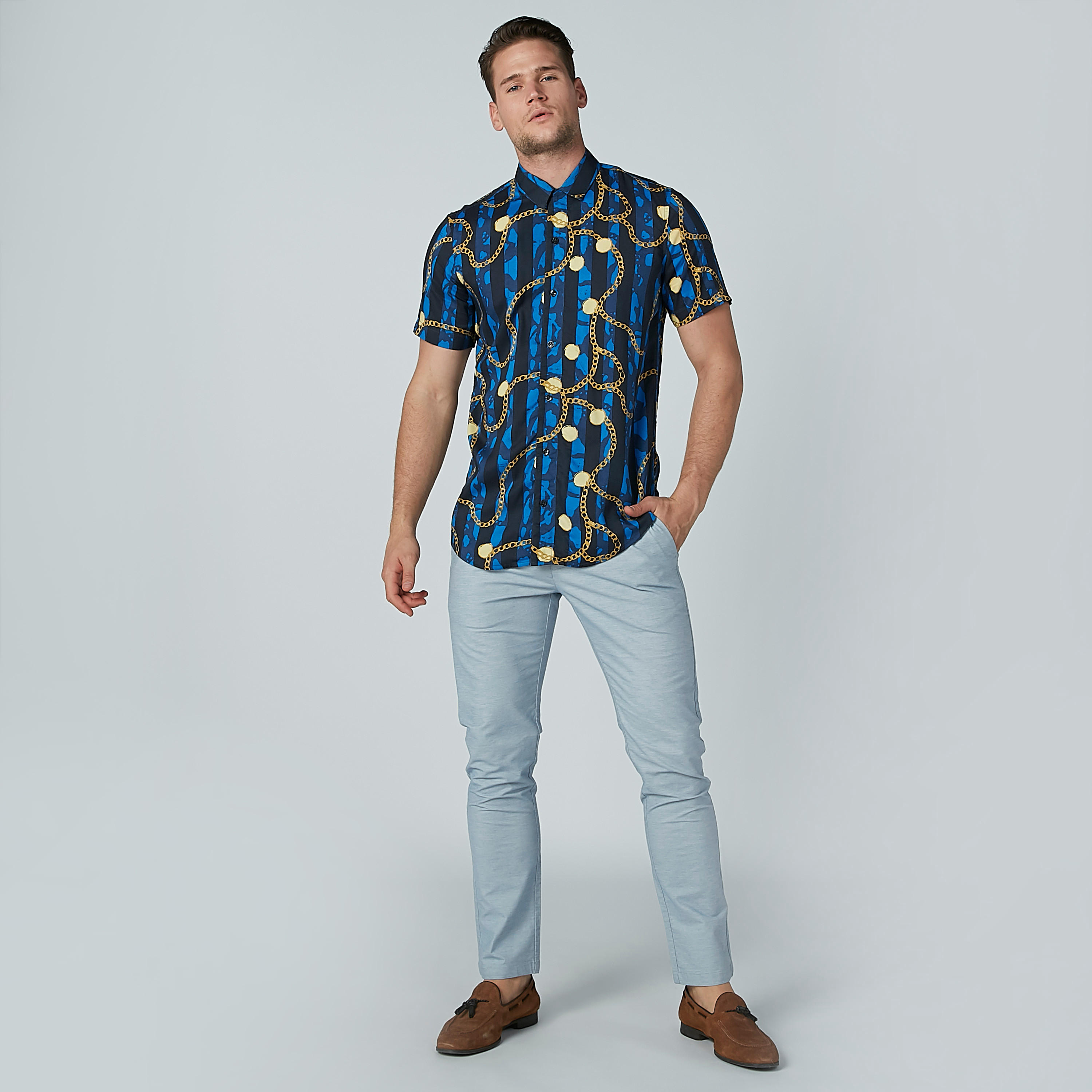 قميص بأكمام قصيرة وياقة عاديّة وطبعات-men-clothing-shirts-image-1