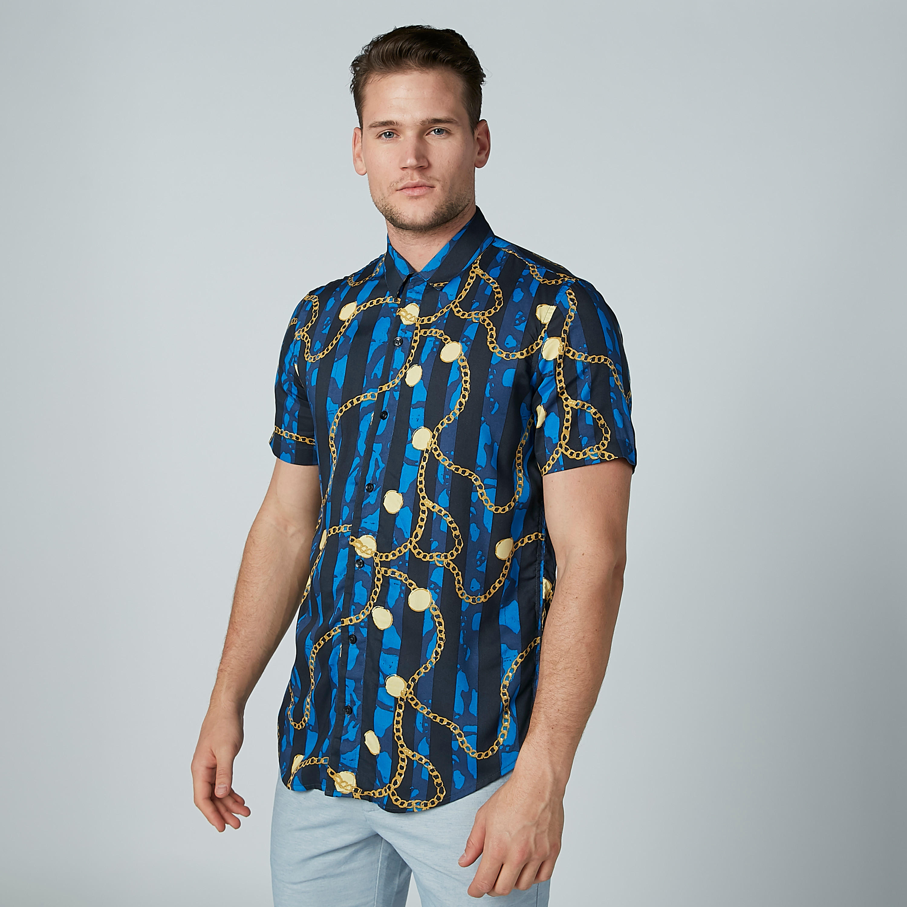 قميص بأكمام قصيرة وياقة عاديّة وطبعات-men-clothing-shirts-image-2