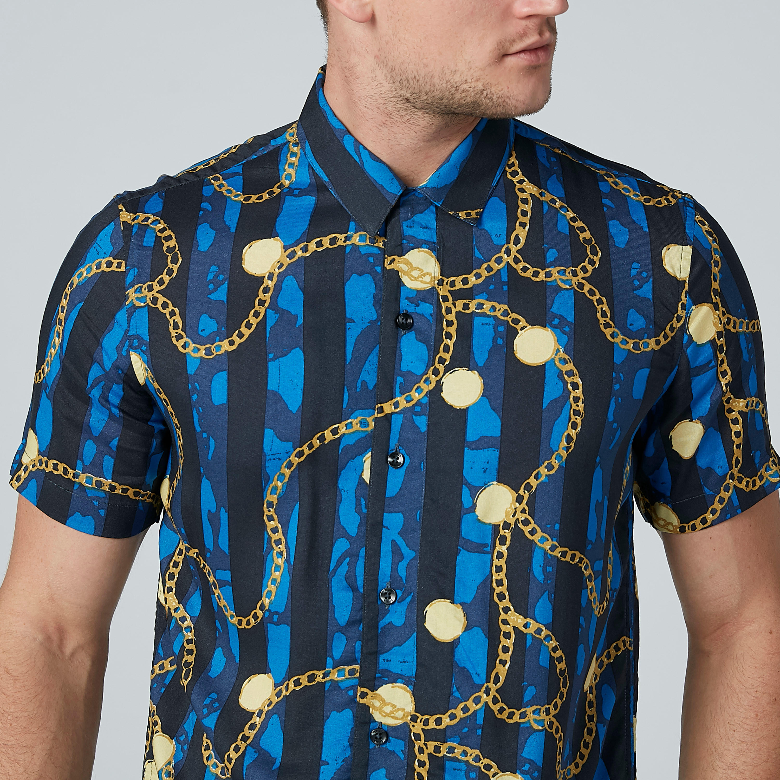 قميص بأكمام قصيرة وياقة عاديّة وطبعات-men-clothing-shirts-image-5