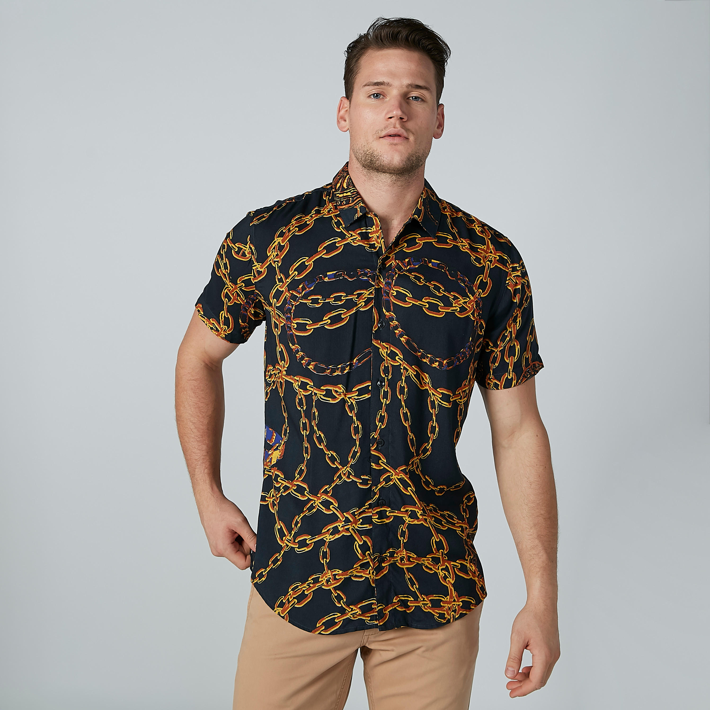 قميص بأكمام قصيرة وأزرار وطبعات-men-clothing-shirts-image-1